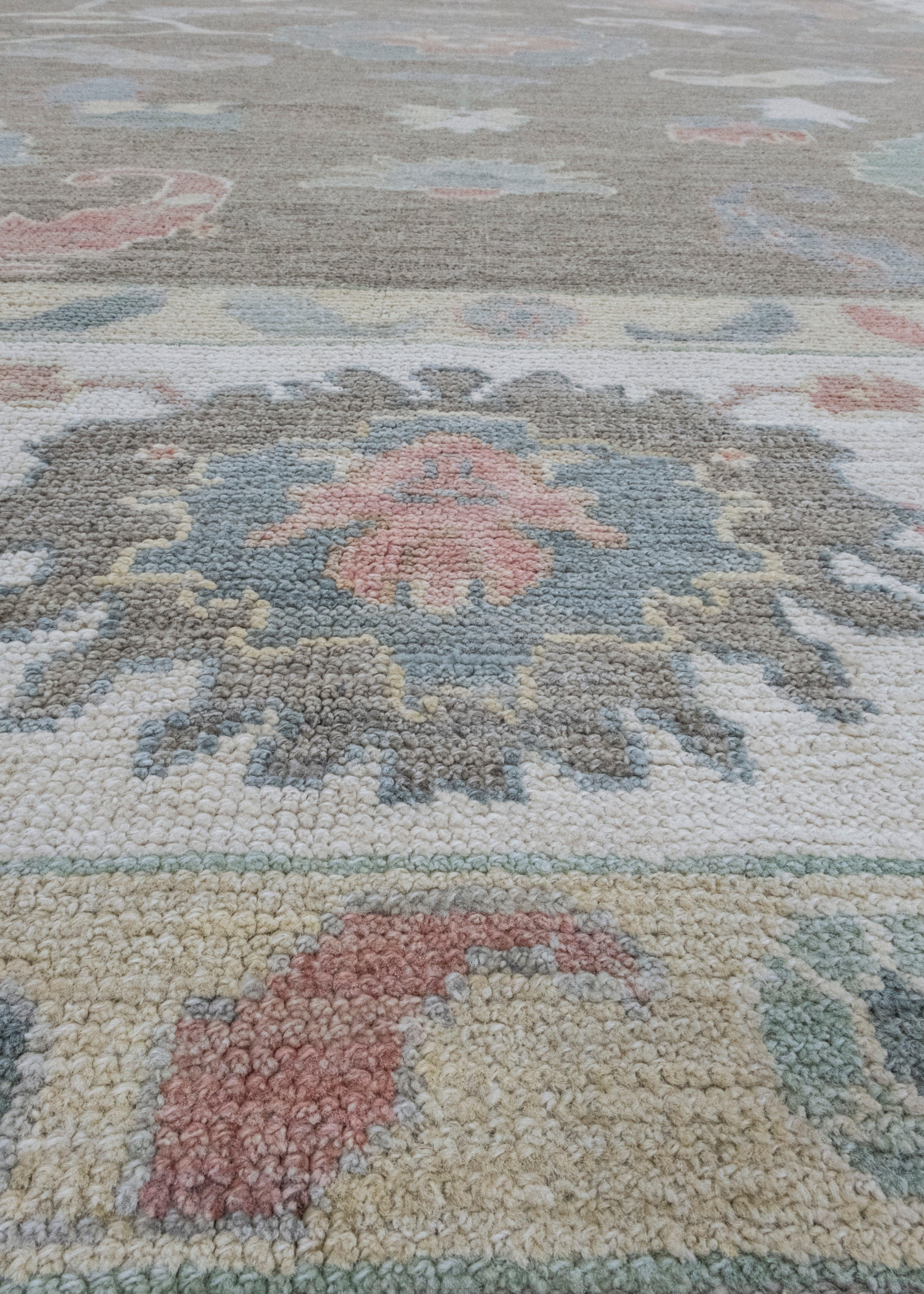 Quadratischer türkischer Oushak-Teppich 9'11