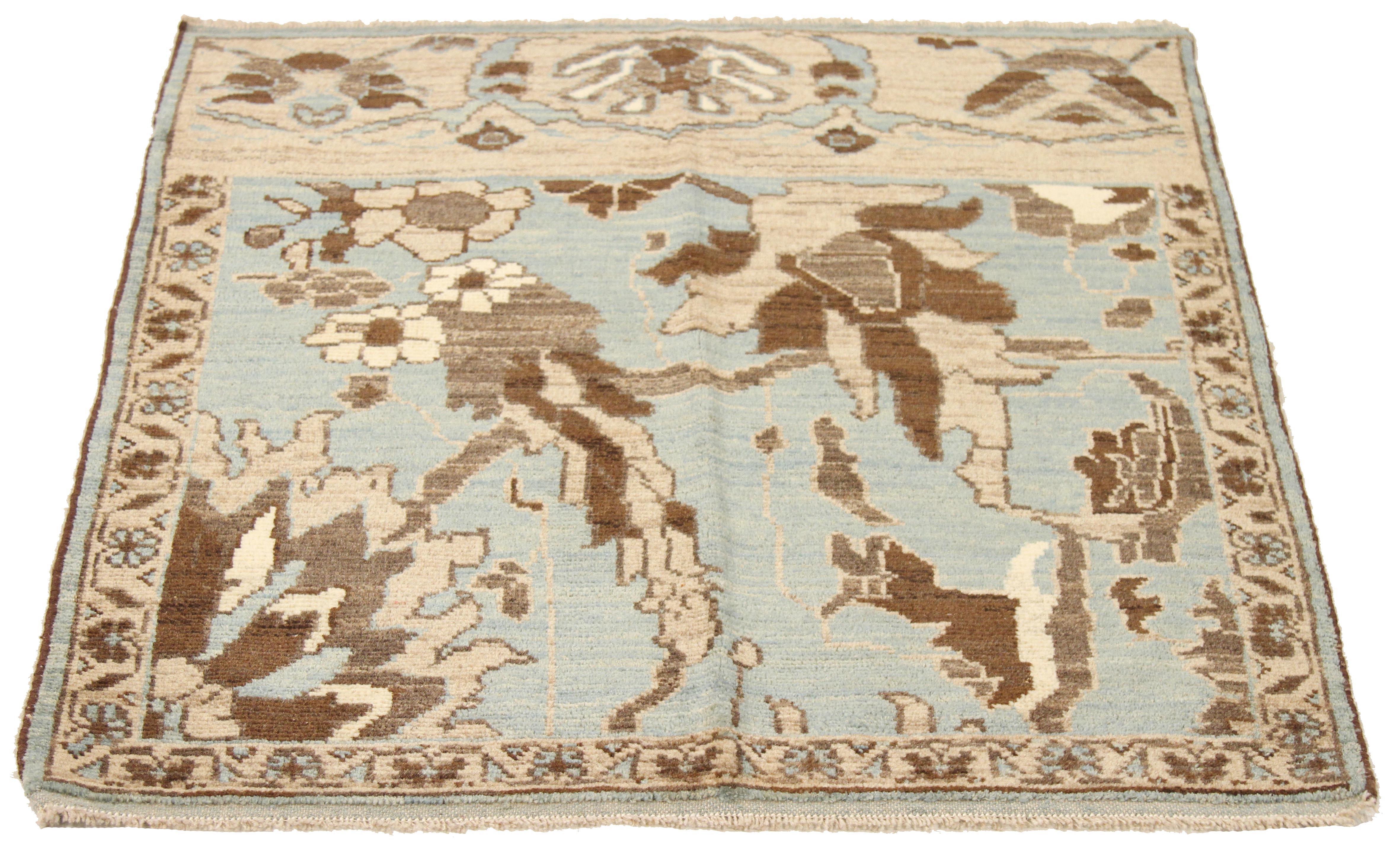 New handmade Turkish area rug from high-quality sheep’s wool and colored with eco-friendly vegetable dyes that are proven safe for humans and pets alike. It’s a modern design using Sultanabad weaving showcasing a regal ivory field with gray and