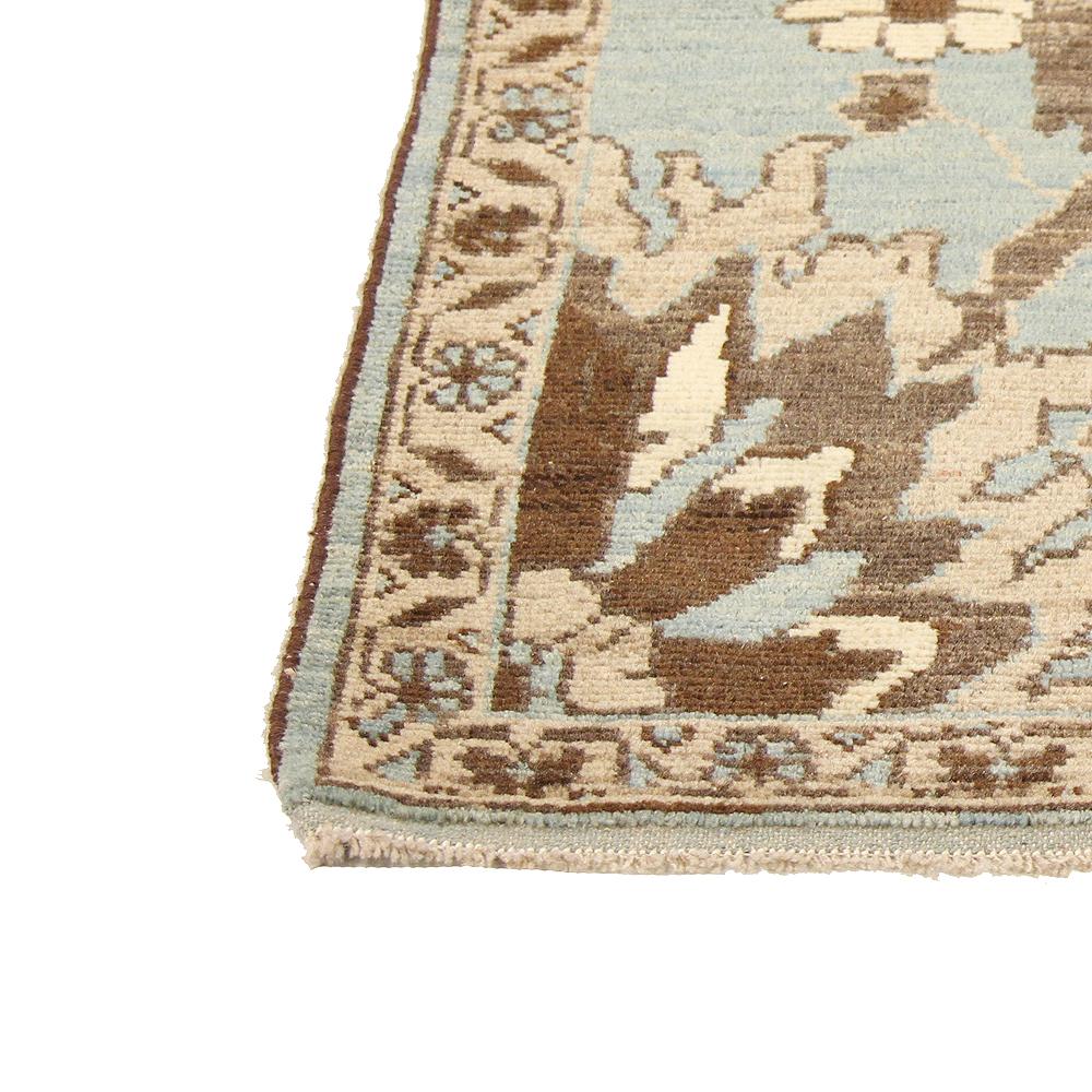Tessuto a mano Tappeto turco quadrato in stile Sultanabad Rugs con dettagli botanici avorio e marrone in vendita