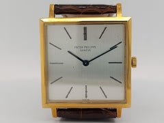 Square Vintage Patek Philippe 18 Karat Solid Gold from 1970, Ref. 3555