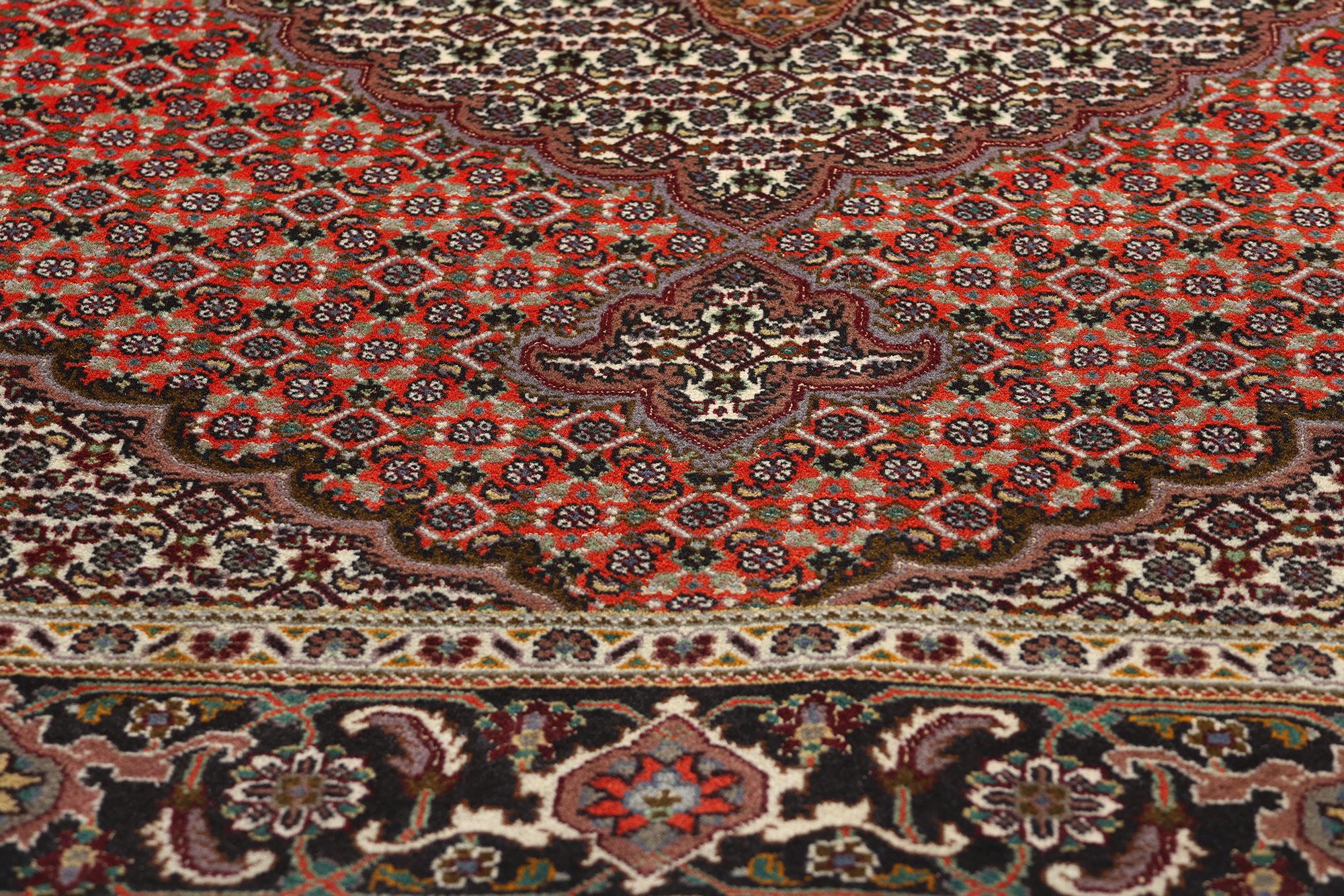 Annodato a mano Tappeto persiano Mahi Tabriz quadrato d'epoca in vendita