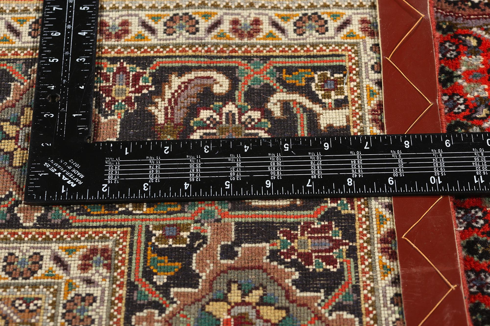 Tappeto persiano Mahi Tabriz quadrato d'epoca In condizioni buone in vendita a Dallas, TX