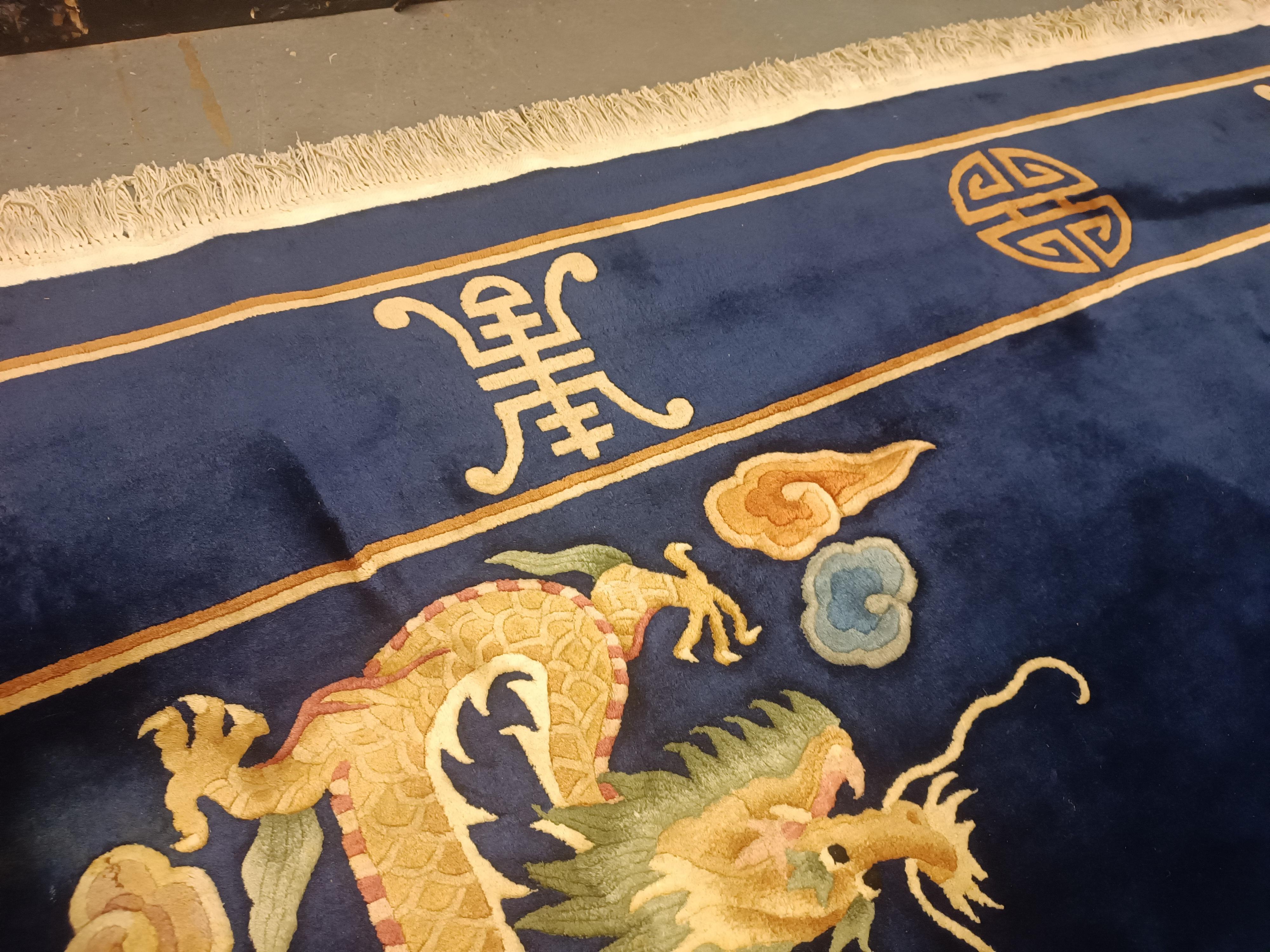Tintura vegetale Tappeto quadrato d'epoca, tappeto cinese Art Deco Orientale fatto a mano blu navy in vendita