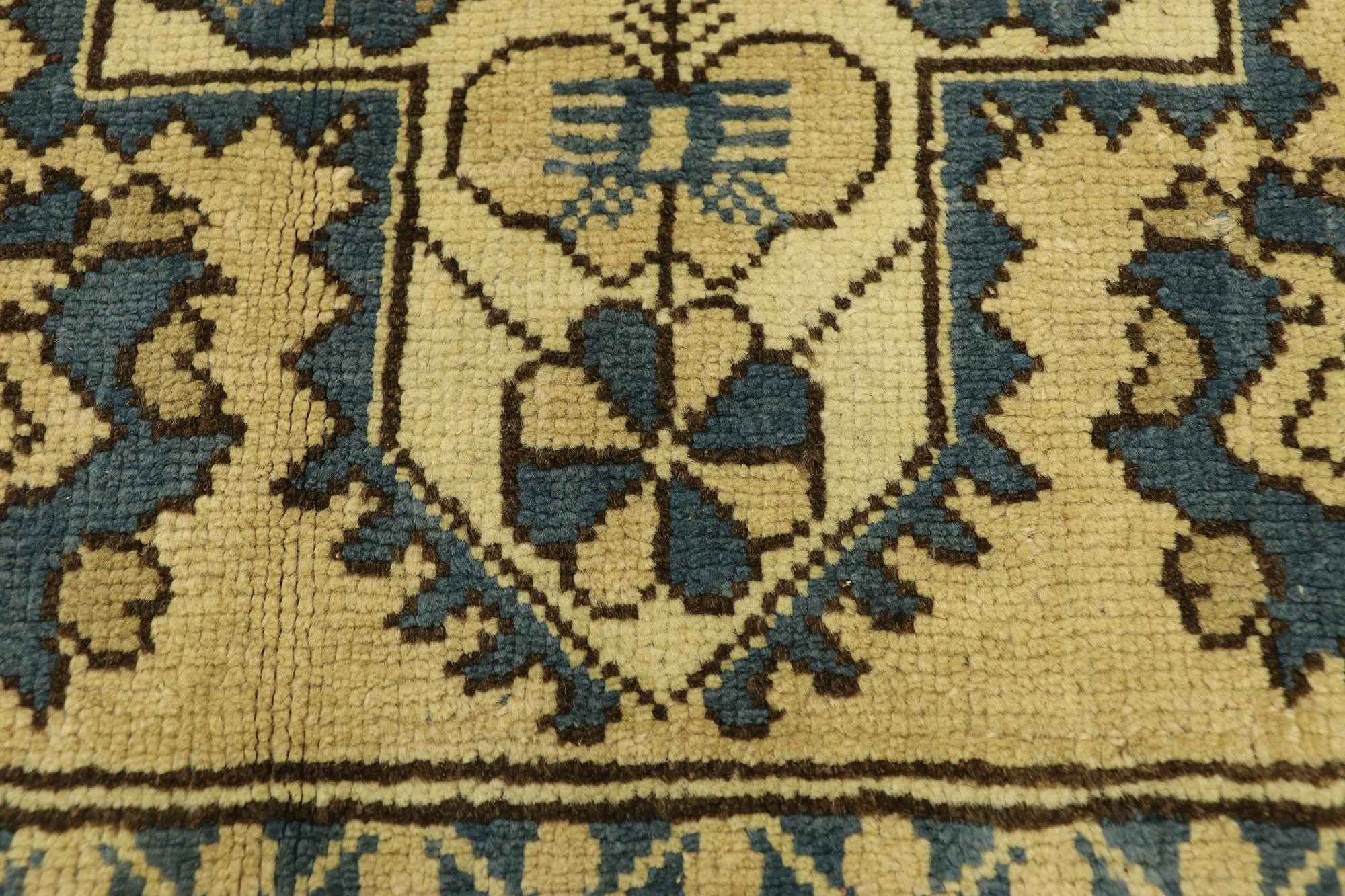 Quadratischer türkischer Oushak-Teppich im Vintage-Stil (Handgeknüpft) im Angebot