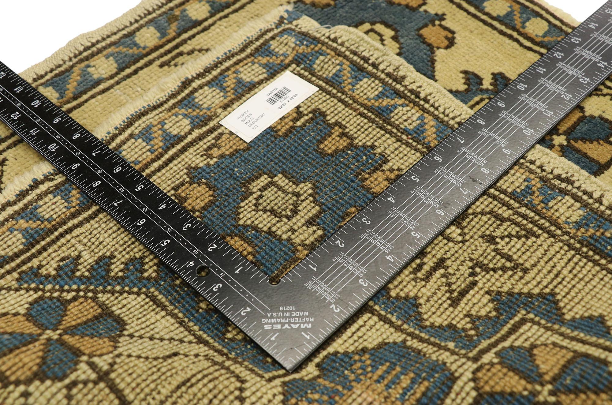 Quadratischer türkischer Oushak-Teppich im Vintage-Stil (20. Jahrhundert) im Angebot