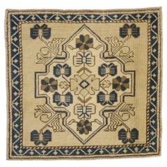 Quadratischer türkischer Oushak-Teppich im Vintage-Stil