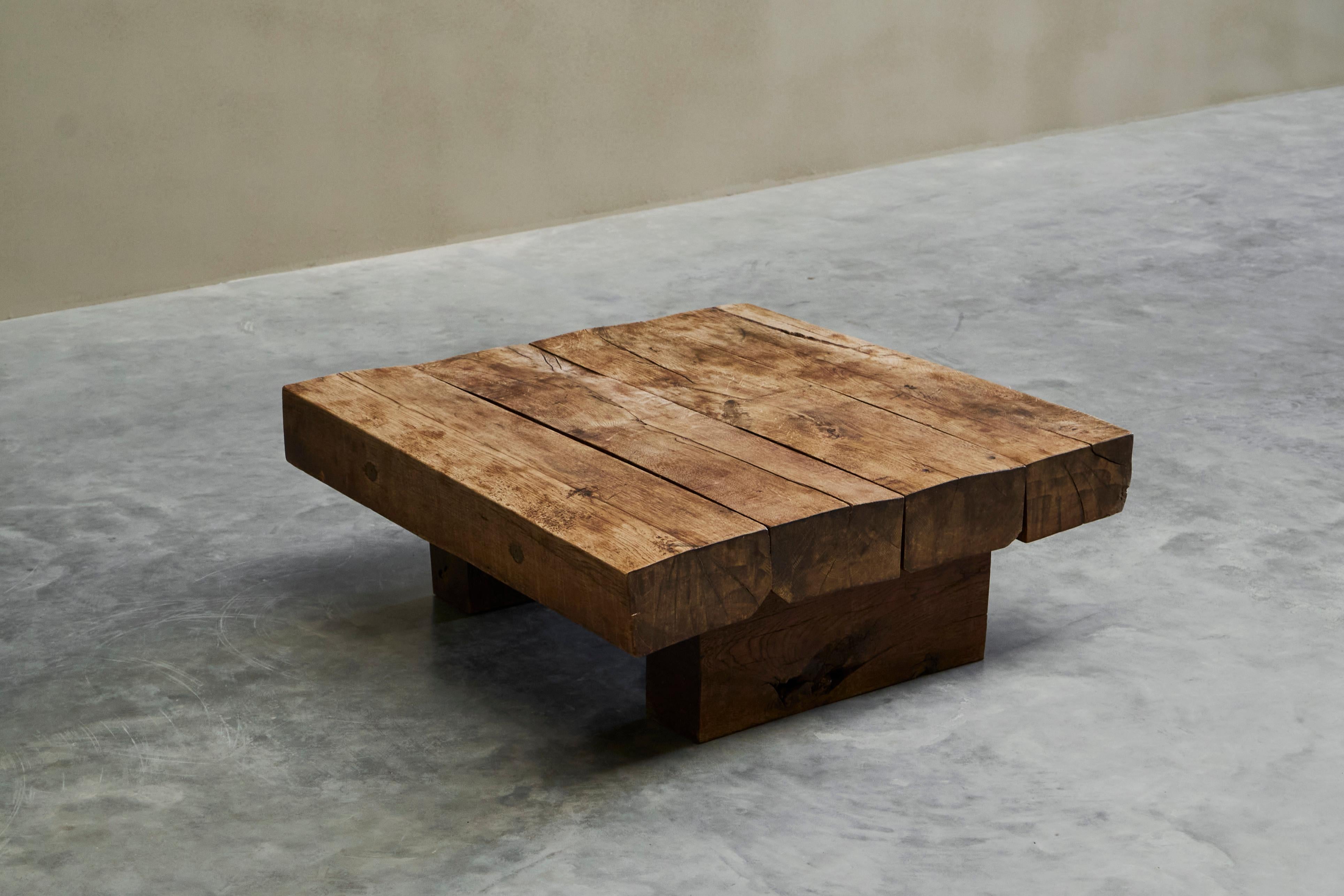 20ième siècle Table basse carrée de style Wabi Sabi en Oak Oak massif Europe 1960s en vente