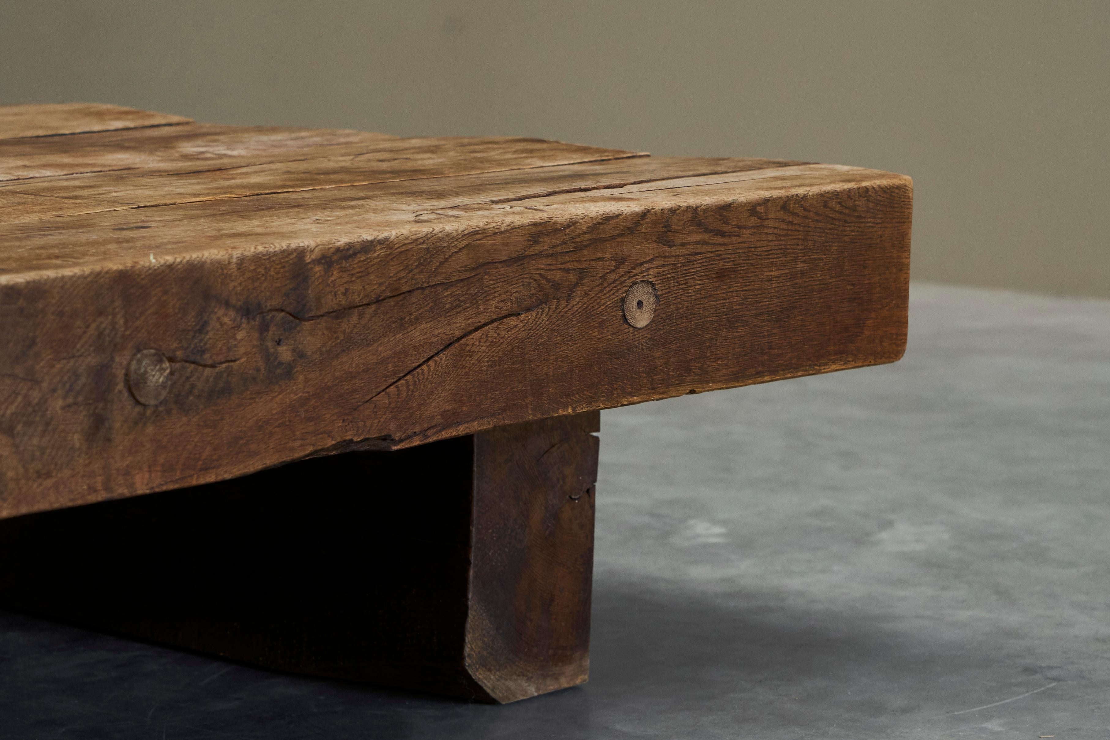 Table basse carrée de style Wabi Sabi en Oak Oak massif Europe 1960s en vente 2