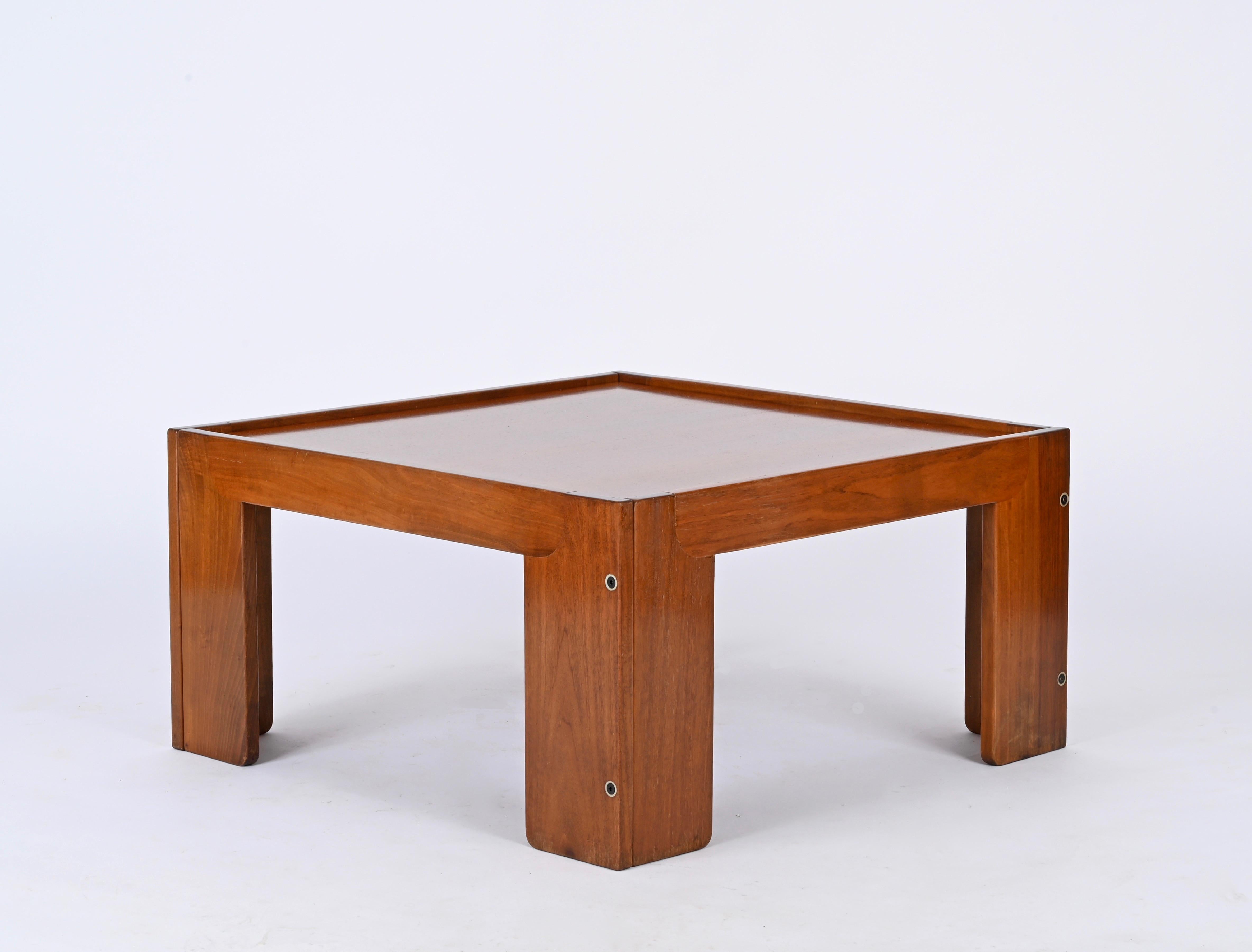 Quadratischer Couchtisch aus Nussbaumholz von Afra und Tobia Scarpa für Cassina, Italien 1965 im Angebot 4