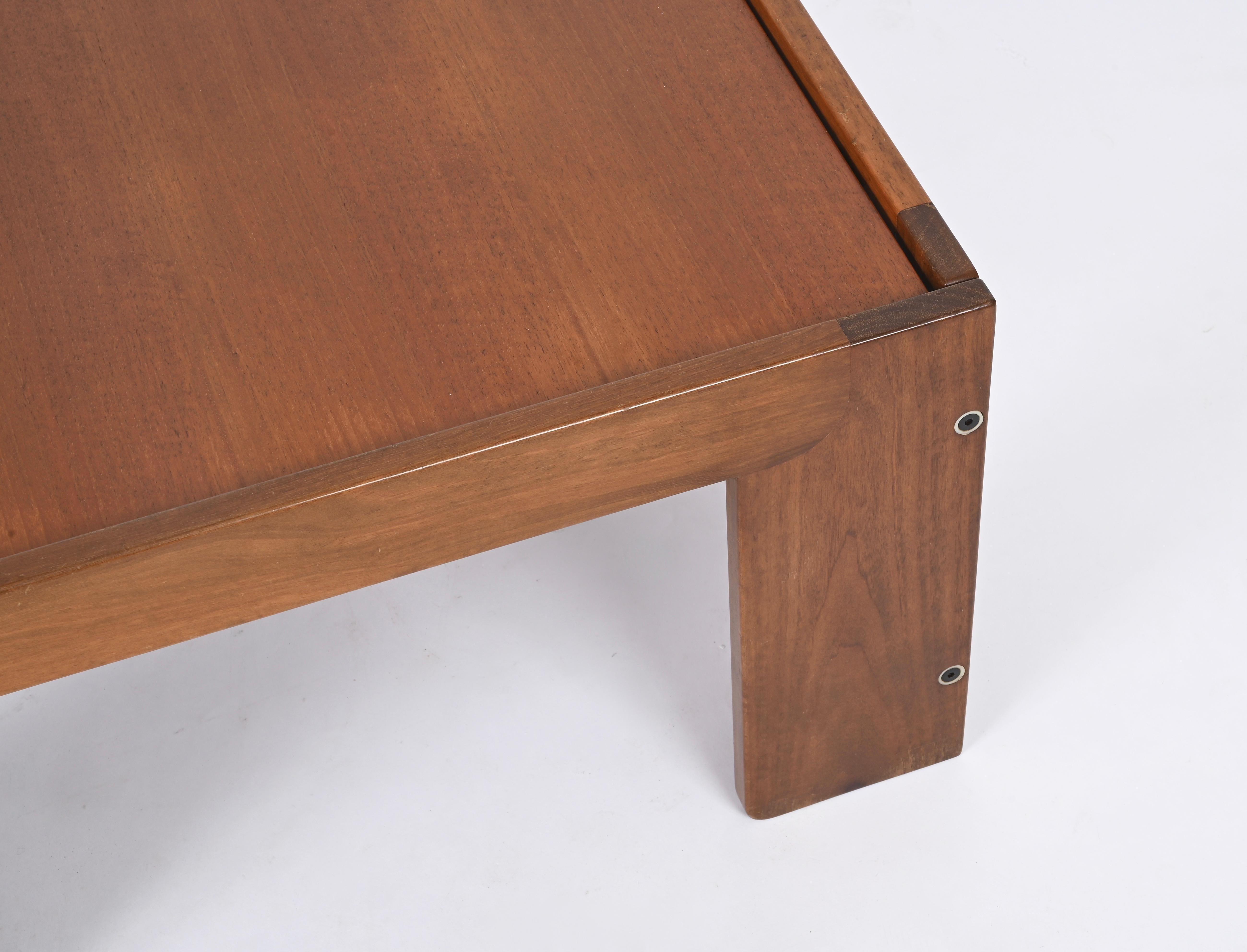 Quadratischer Couchtisch aus Nussbaumholz von Afra und Tobia Scarpa für Cassina, Italien 1965 im Angebot 5