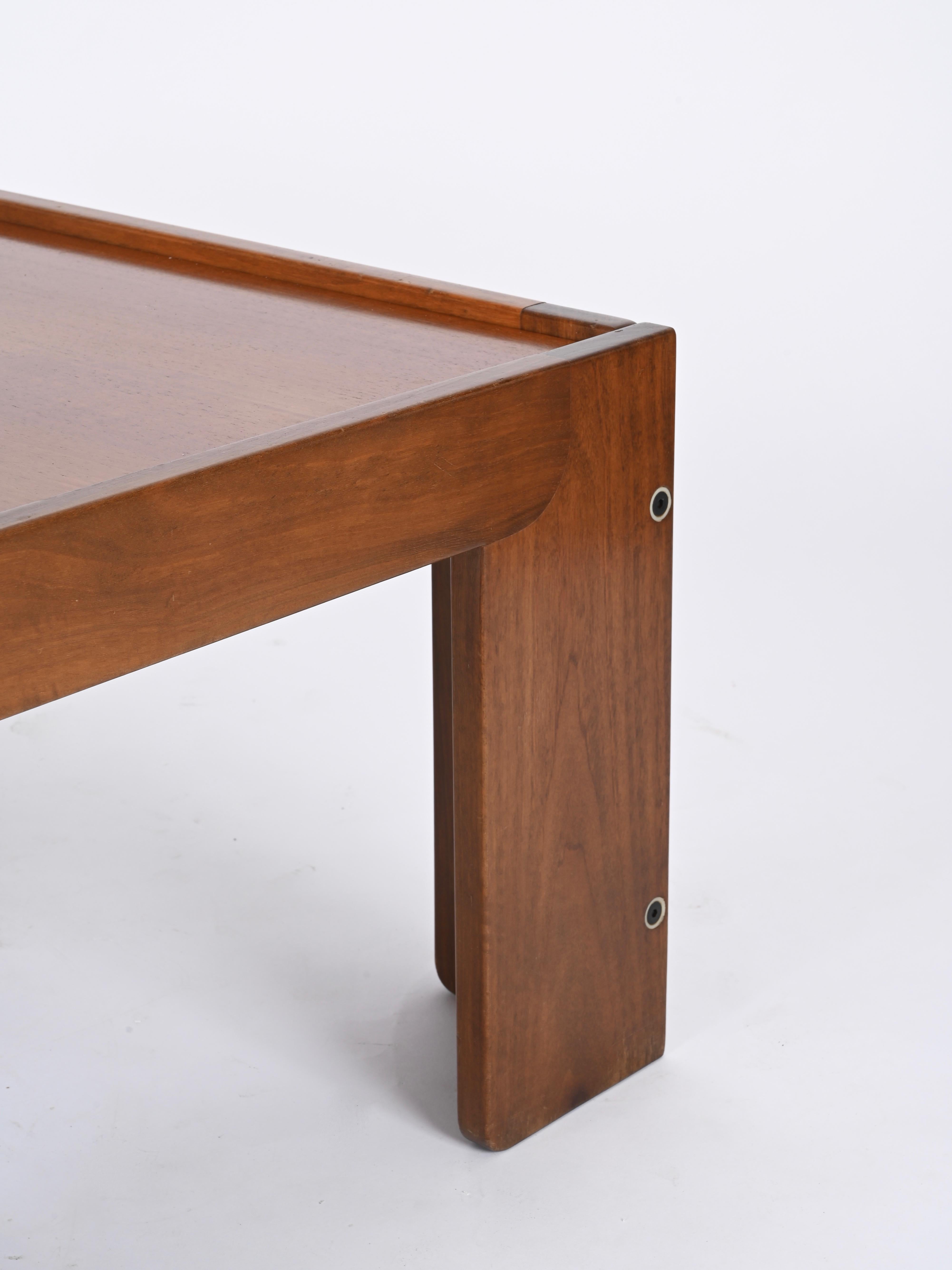 Quadratischer Couchtisch aus Nussbaumholz von Afra und Tobia Scarpa für Cassina, Italien 1965 im Zustand „Gut“ im Angebot in Roma, IT