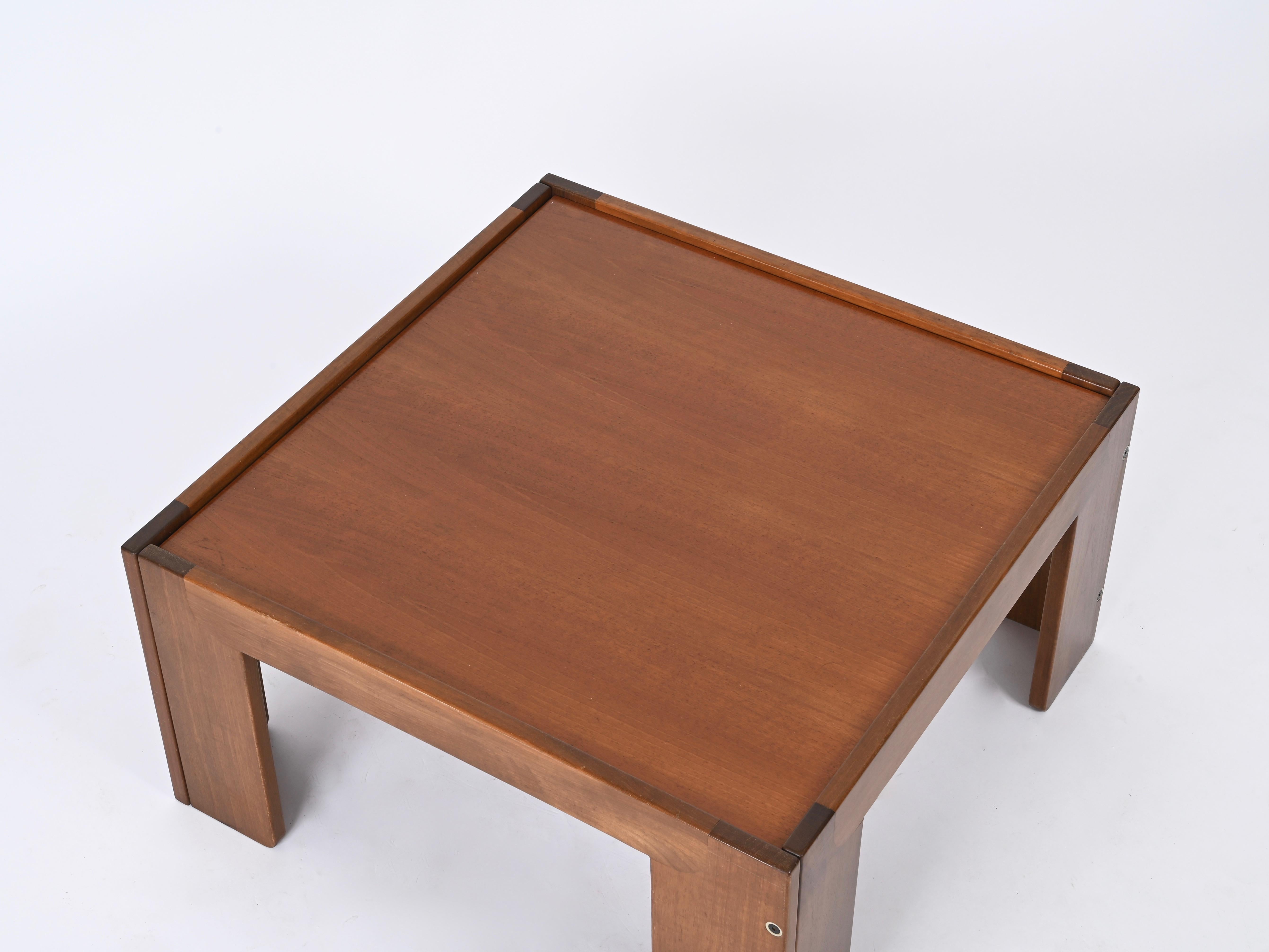 Quadratischer Couchtisch aus Nussbaumholz von Afra und Tobia Scarpa für Cassina, Italien 1965 (Mitte des 20. Jahrhunderts) im Angebot