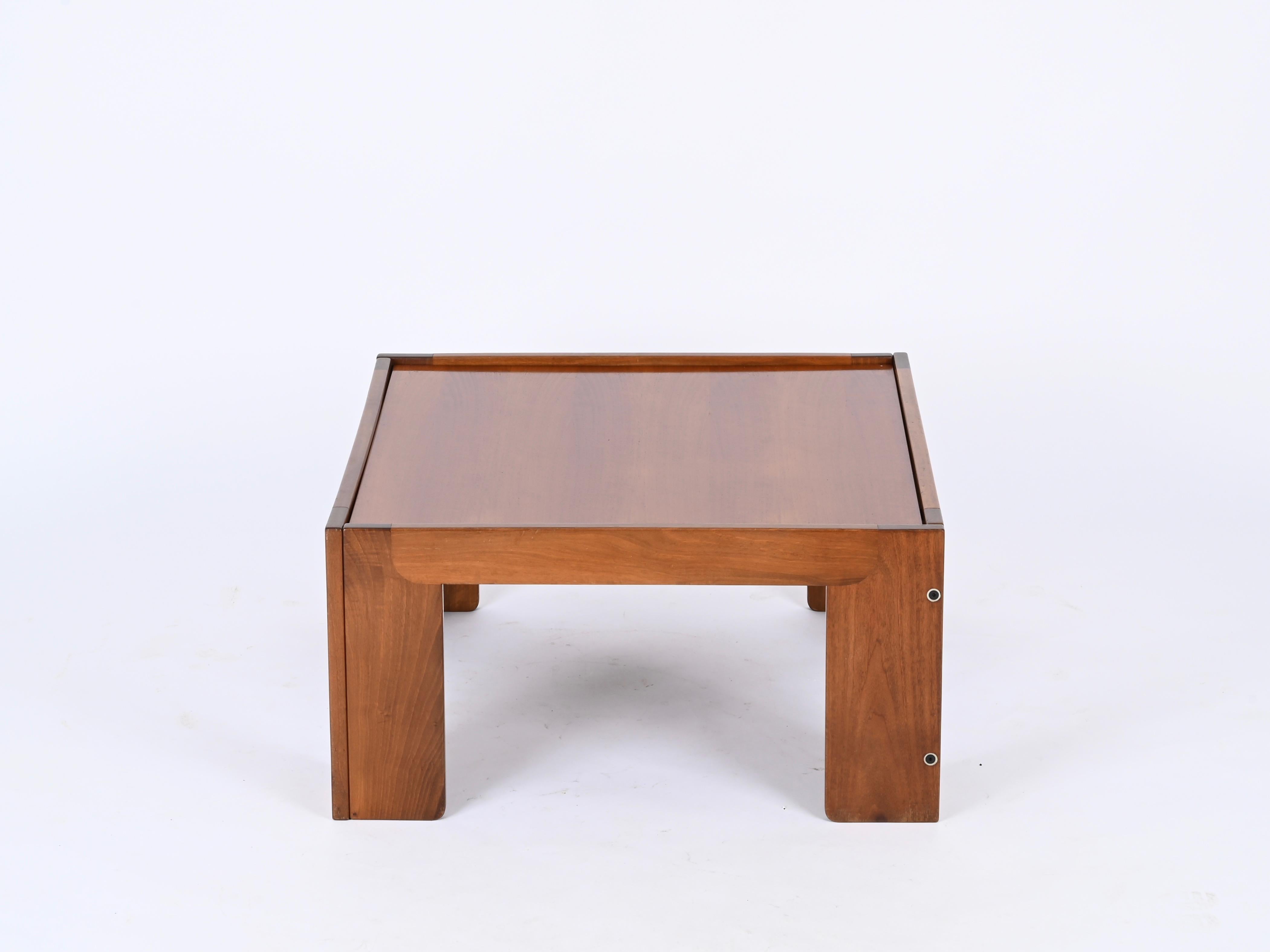 Quadratischer Couchtisch aus Nussbaumholz von Afra und Tobia Scarpa für Cassina, Italien 1965 im Angebot 2