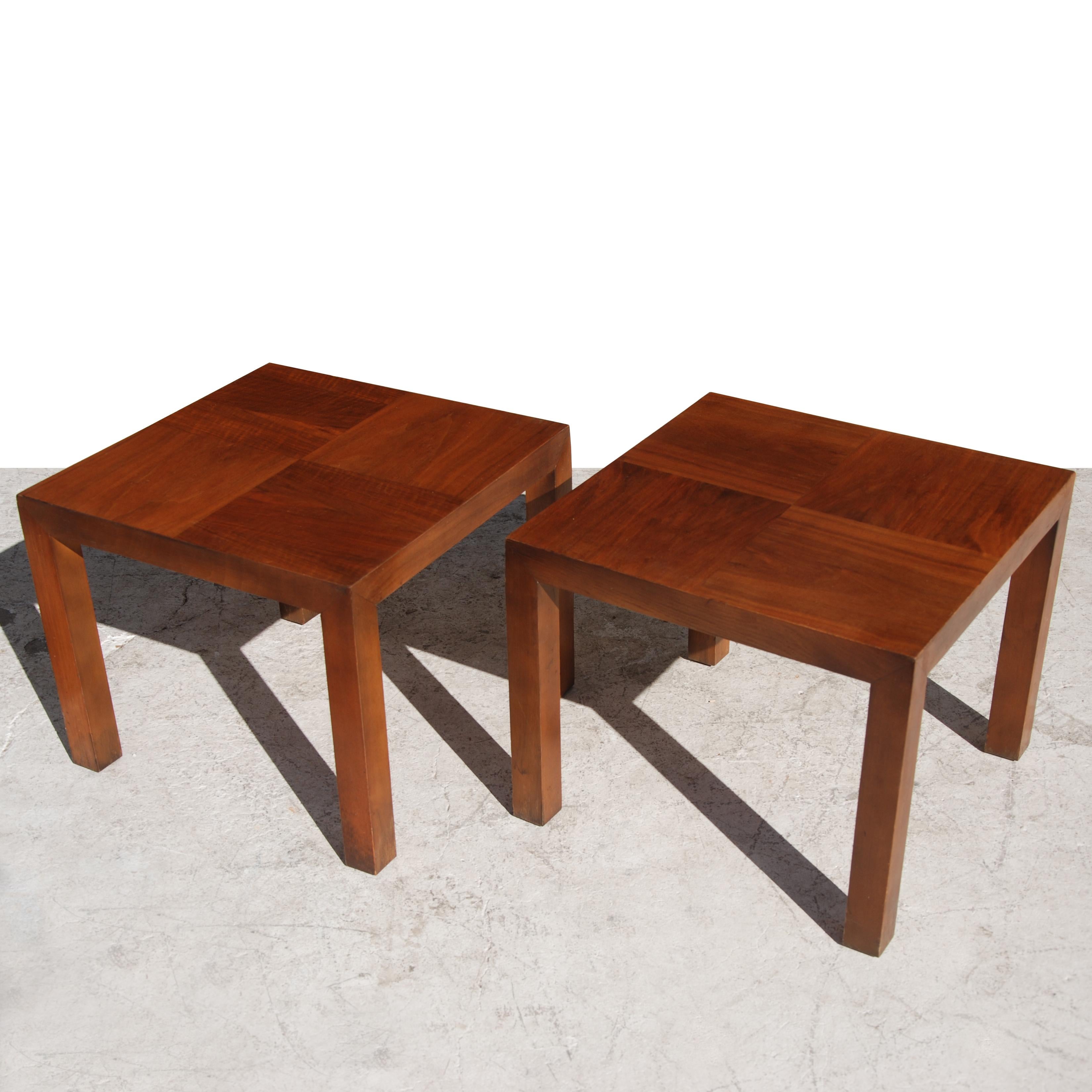 Mid-Century Modern Tables d'extrémité carrées en noyer de Lane Furniture en vente