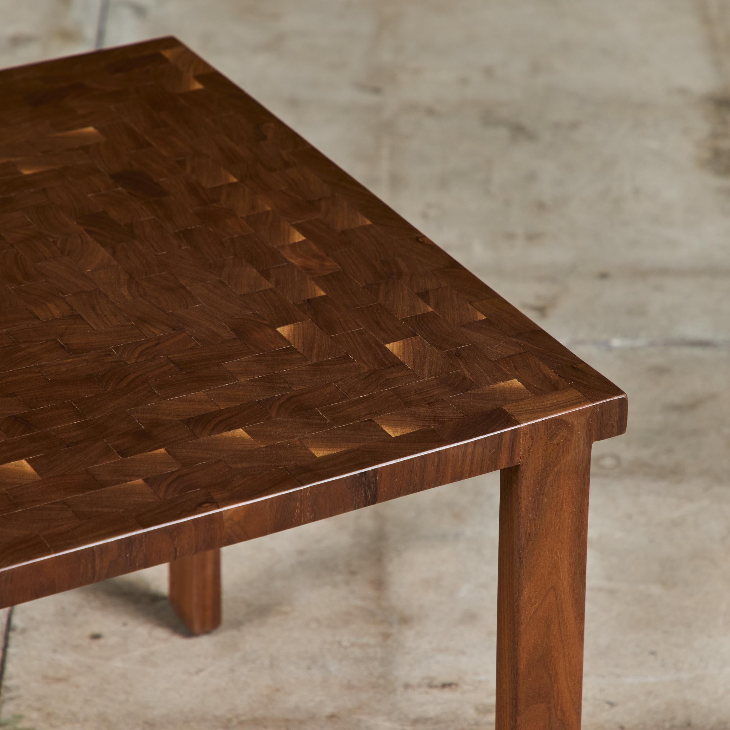 Table d'appoint carrée en noyer en vente 8