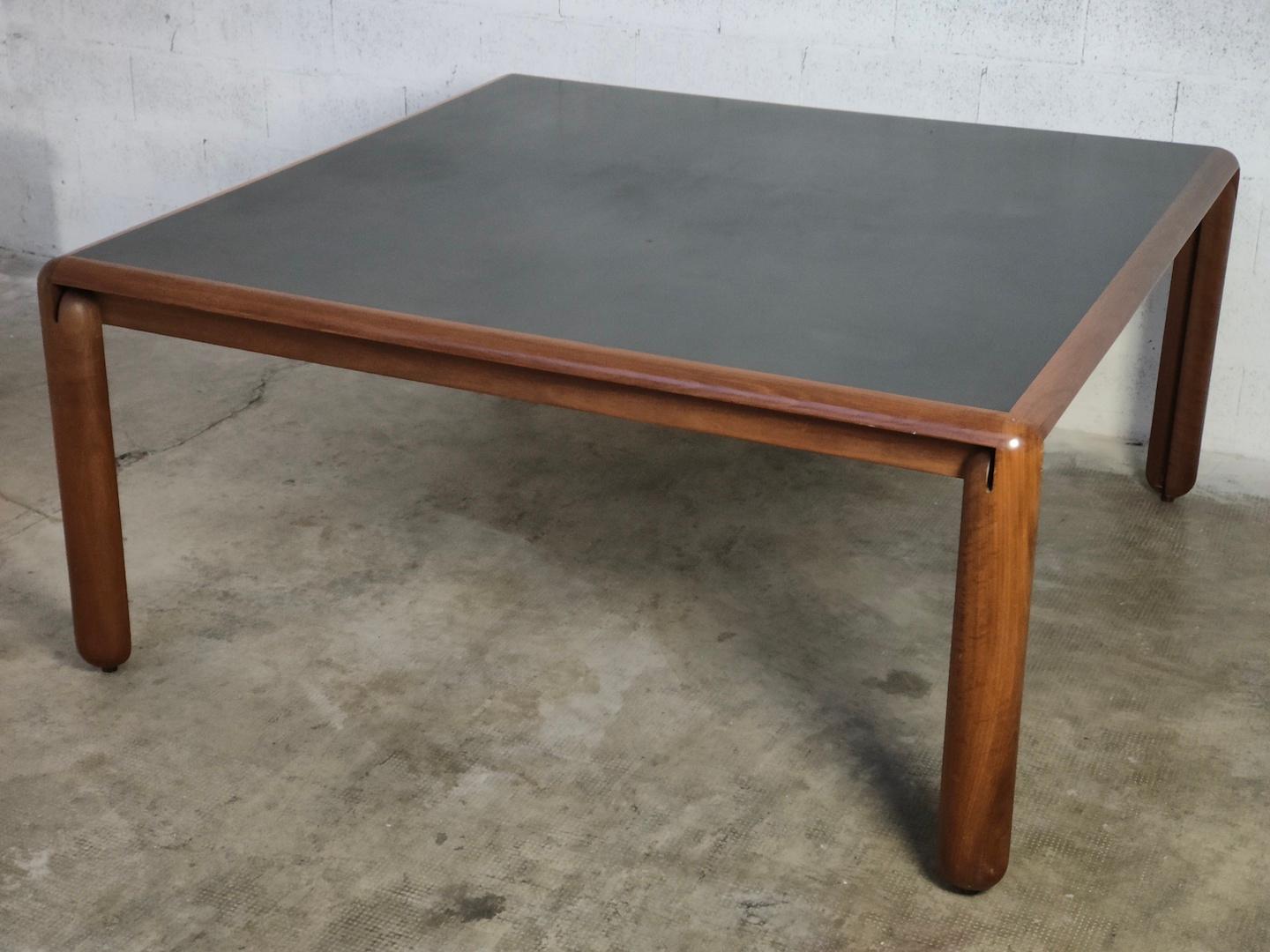Square Walnut Table Model 781 by Vico Magistretti for Cassina, 60s , 70s For Sale 2