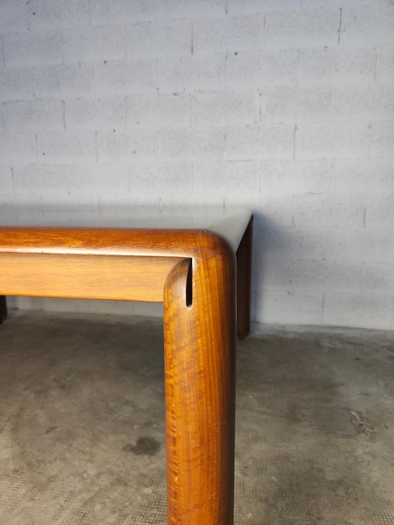 Square Walnut Table Model 781 by Vico Magistretti for Cassina, 60s , 70s For Sale 5