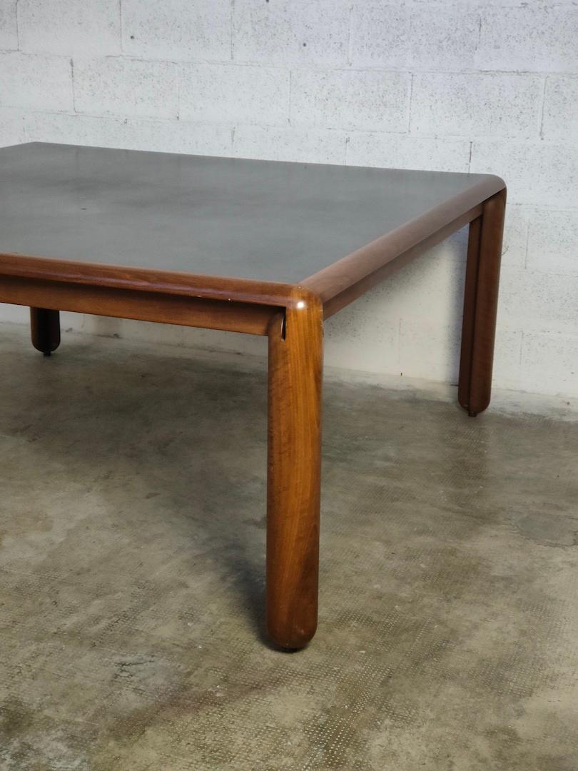 Square Walnut Table Model 781 by Vico Magistretti for Cassina, 60s , 70s In Good Condition For Sale In Padova, IT