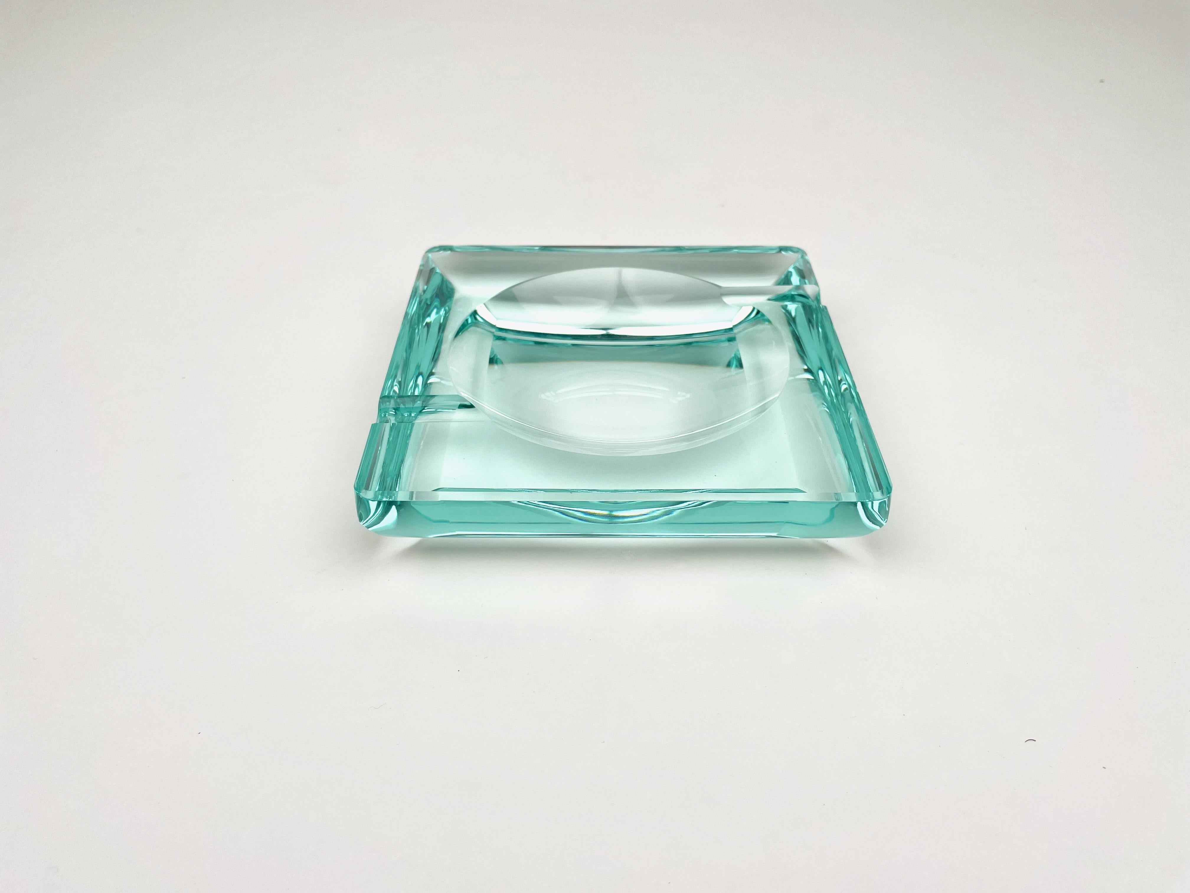 Mid-Century Modern square green glass ashtray. This wonderful piece was produced by Fontana Arte in Italy during the 1960s. 

It is composed of a green square crystal with geometric carving, the Classic design of Fontana Arte from the 60s.