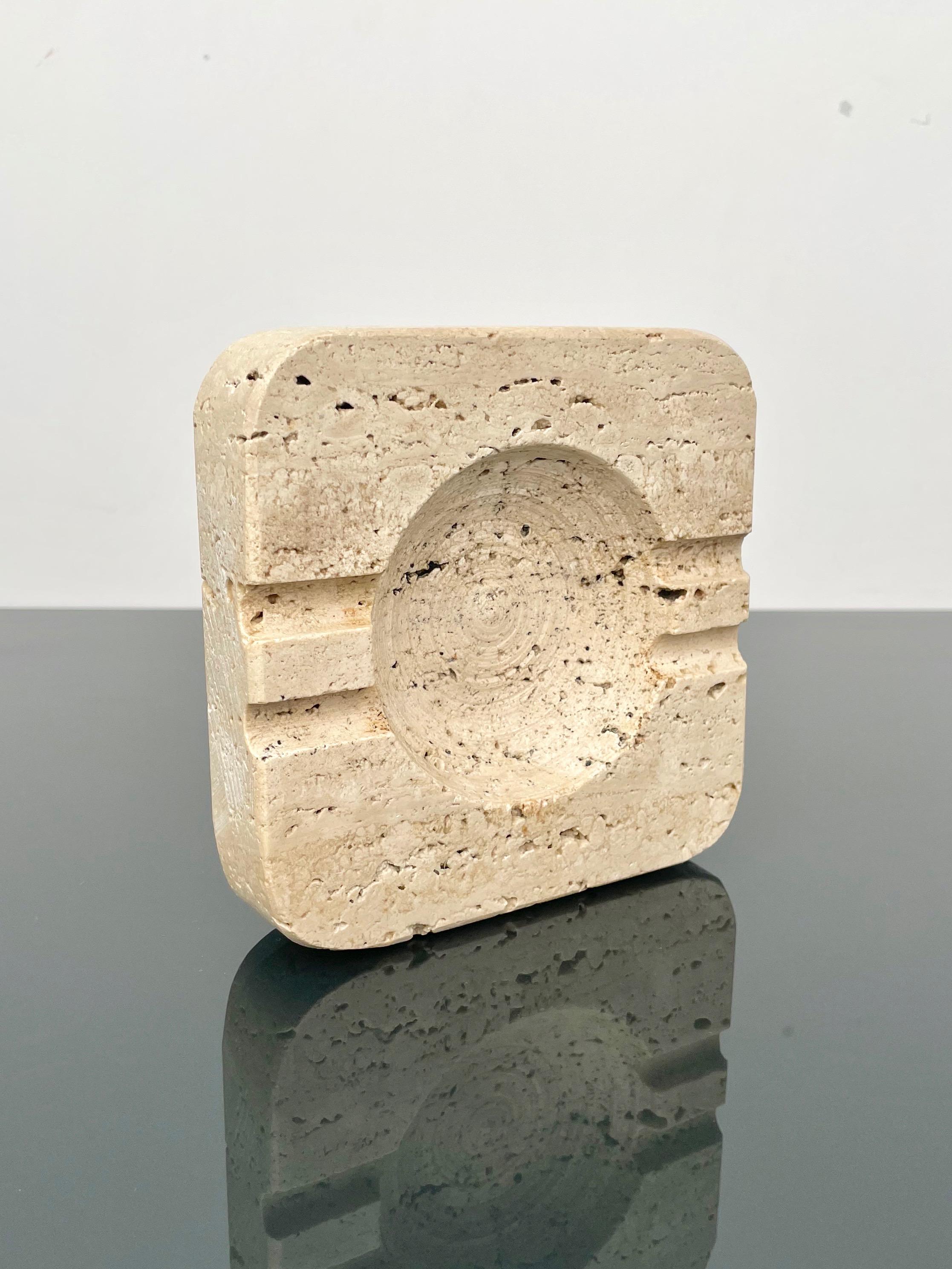 Cendrier carré en travertin attribué à Fratelli Mannelli, Italie, années 1970 en vente 2