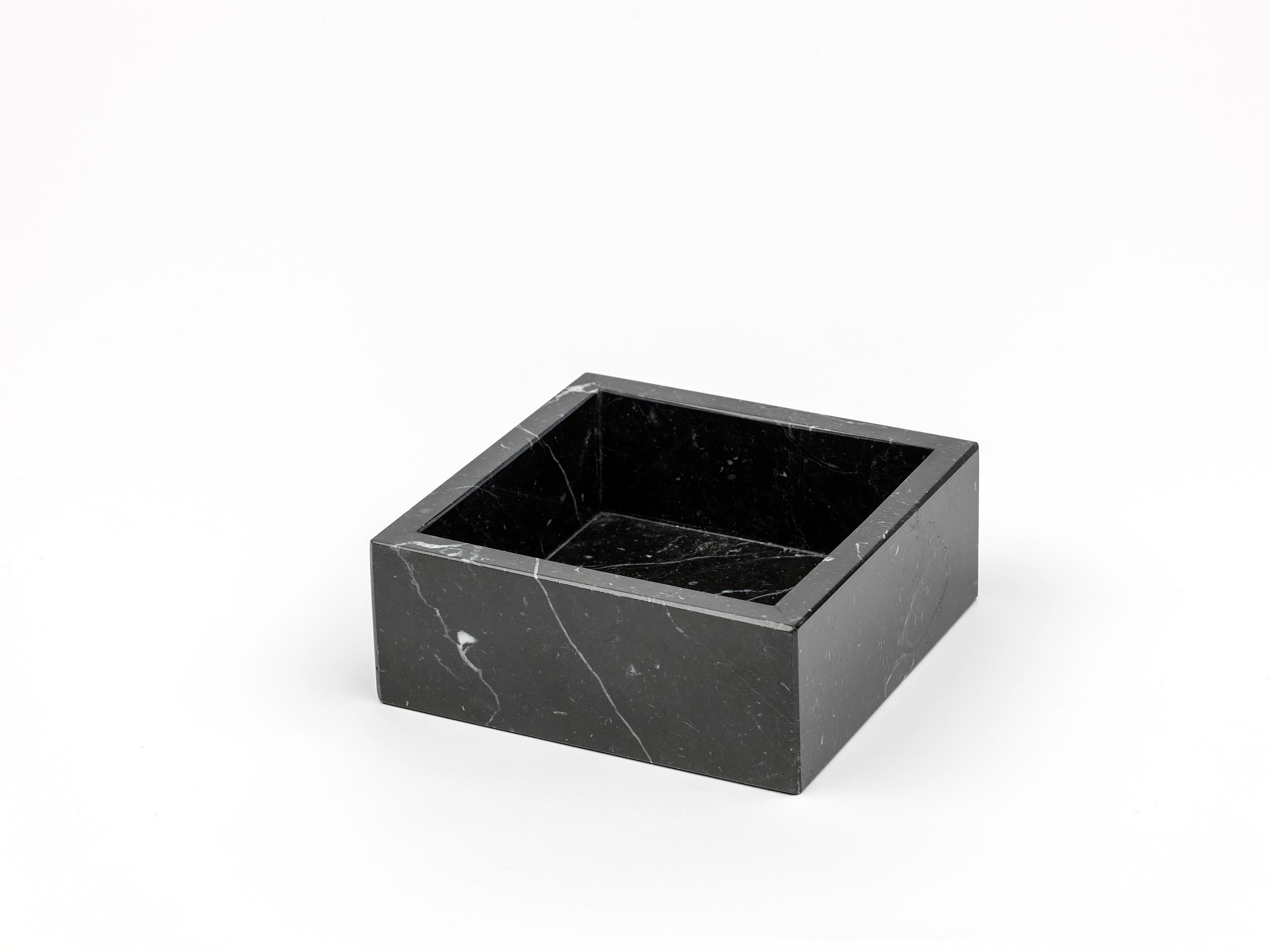 Handmade Squared Black Marquina Marble Guest Towel Tray In New Condition For Sale In Carrara, IT