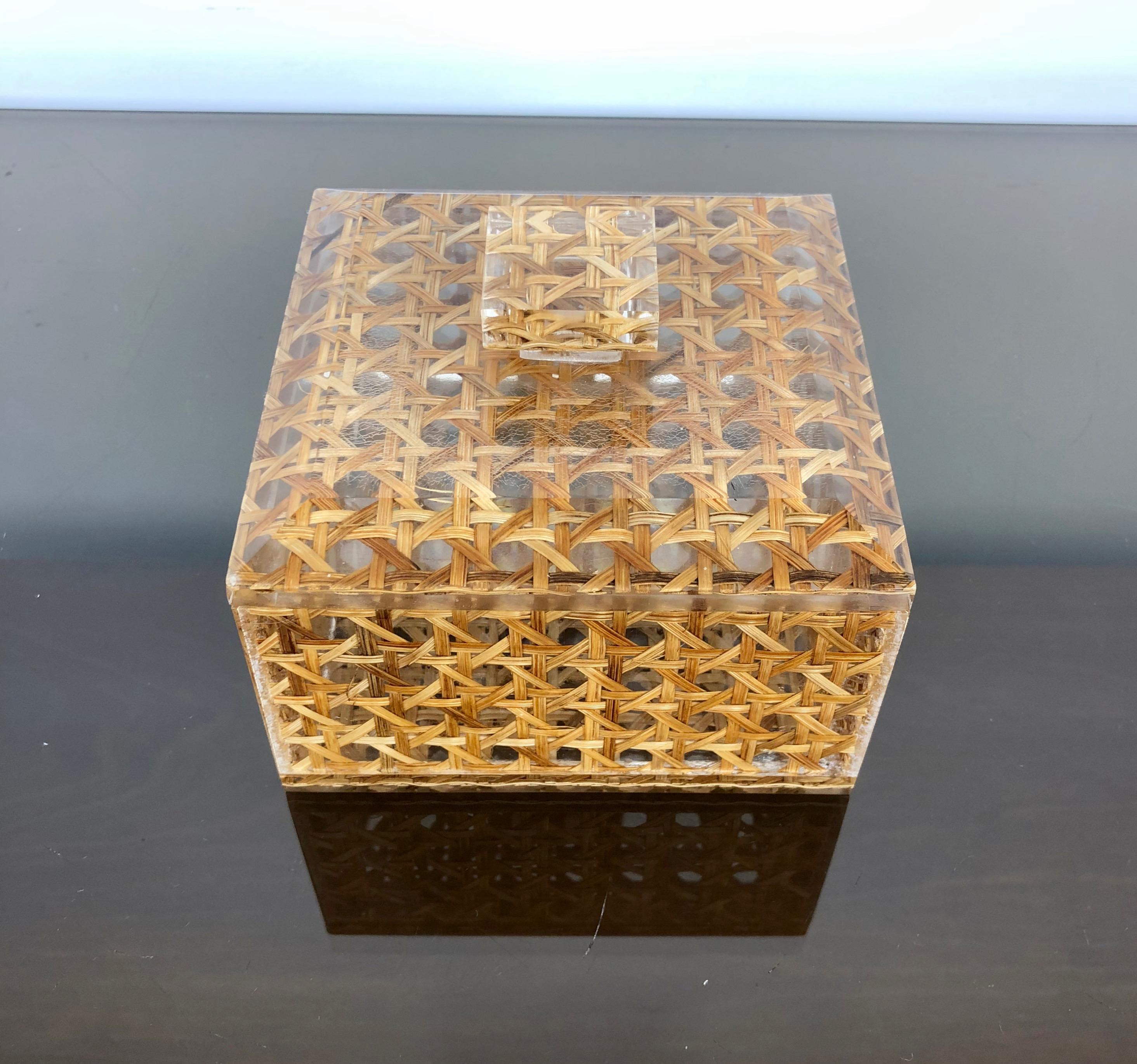 Squared box in Lucite and rattan, Christian Dior style, 1970s, France.
