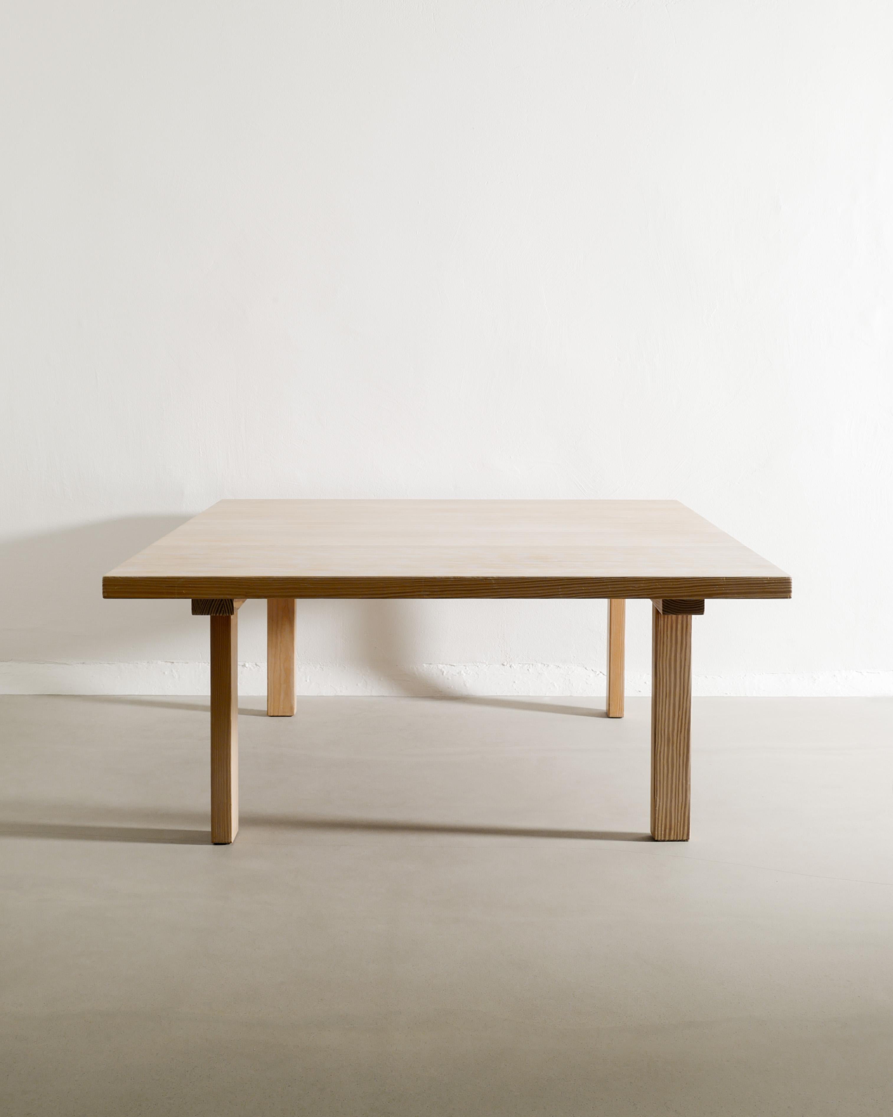 Rare squared Danish wooden coffee sofa table in oregon pine with asymmetrical legs produced in Denmark, 1970s. In good vintage condition. 

Dimensions: 51 cm / 20