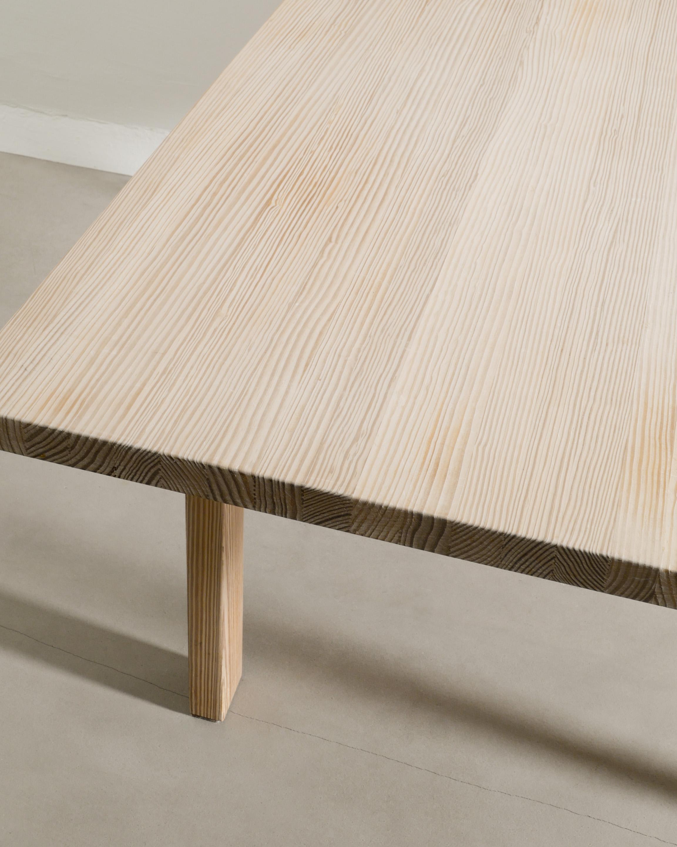 Squared Danish Asymmetrical Wooden Coffee Sofa Table in Oregon Pine, 1970s In Good Condition For Sale In Stockholm, SE