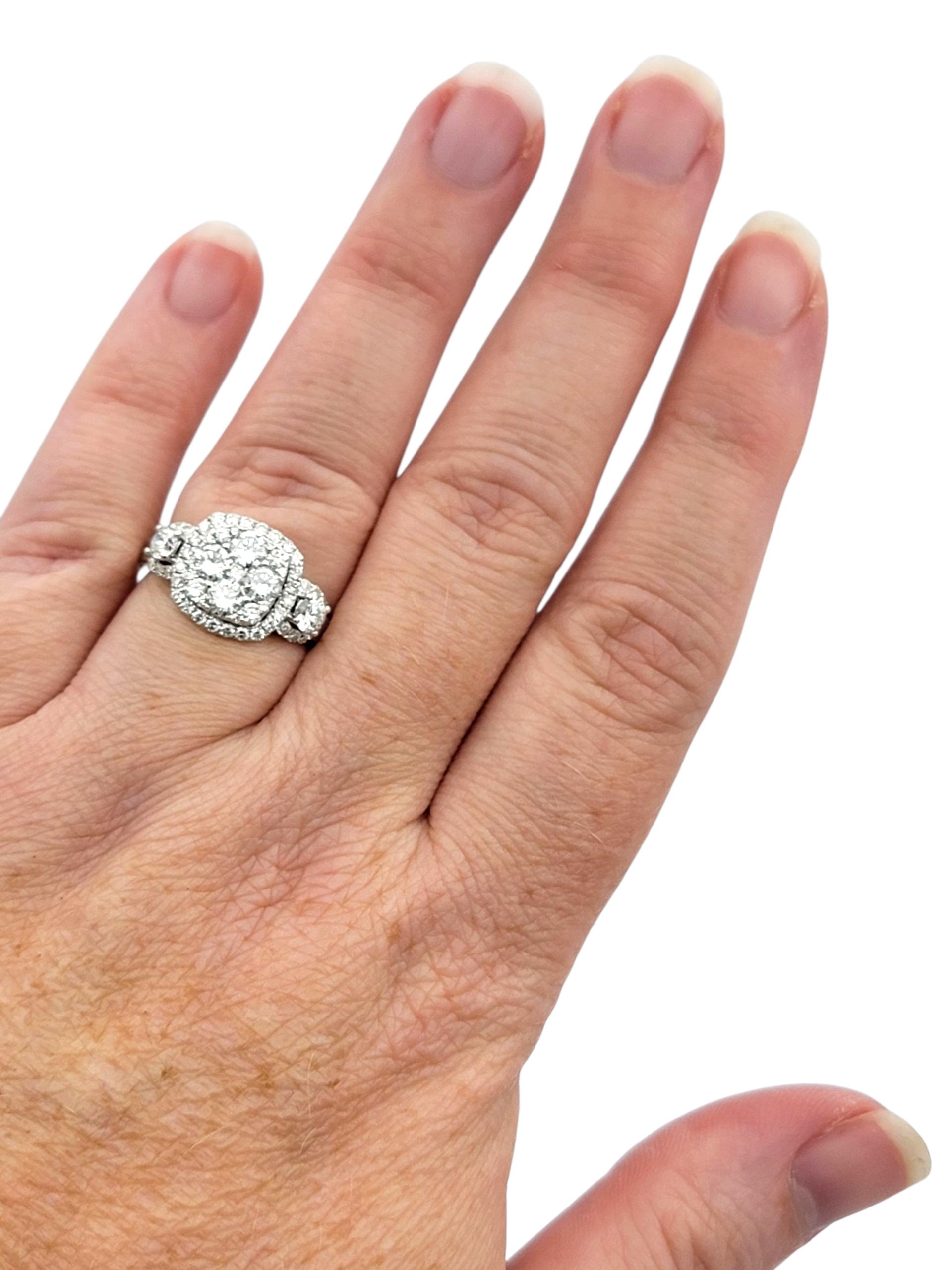 Anello Cocktail con cluster di diamanti squadrati e aureola in oro bianco 14 carati in vendita 3
