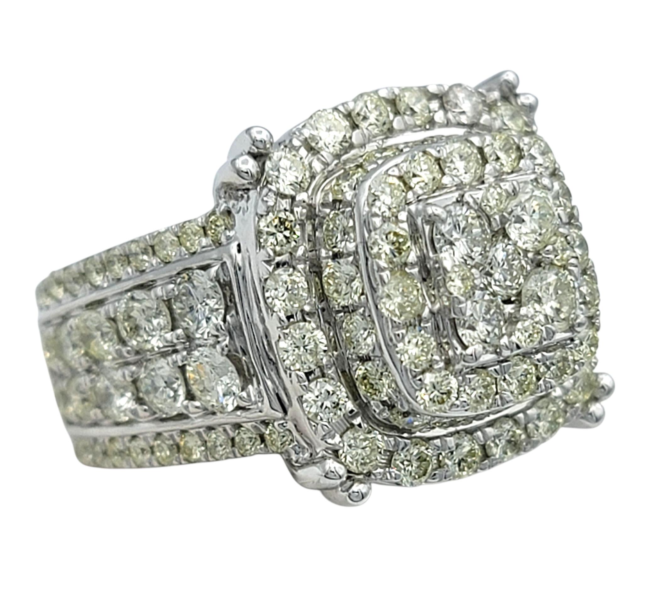 Quadratischer Doppel-Diamant-Halo-Cluster-Cocktailring aus 14 Karat Weißgold (Rundschliff) im Angebot
