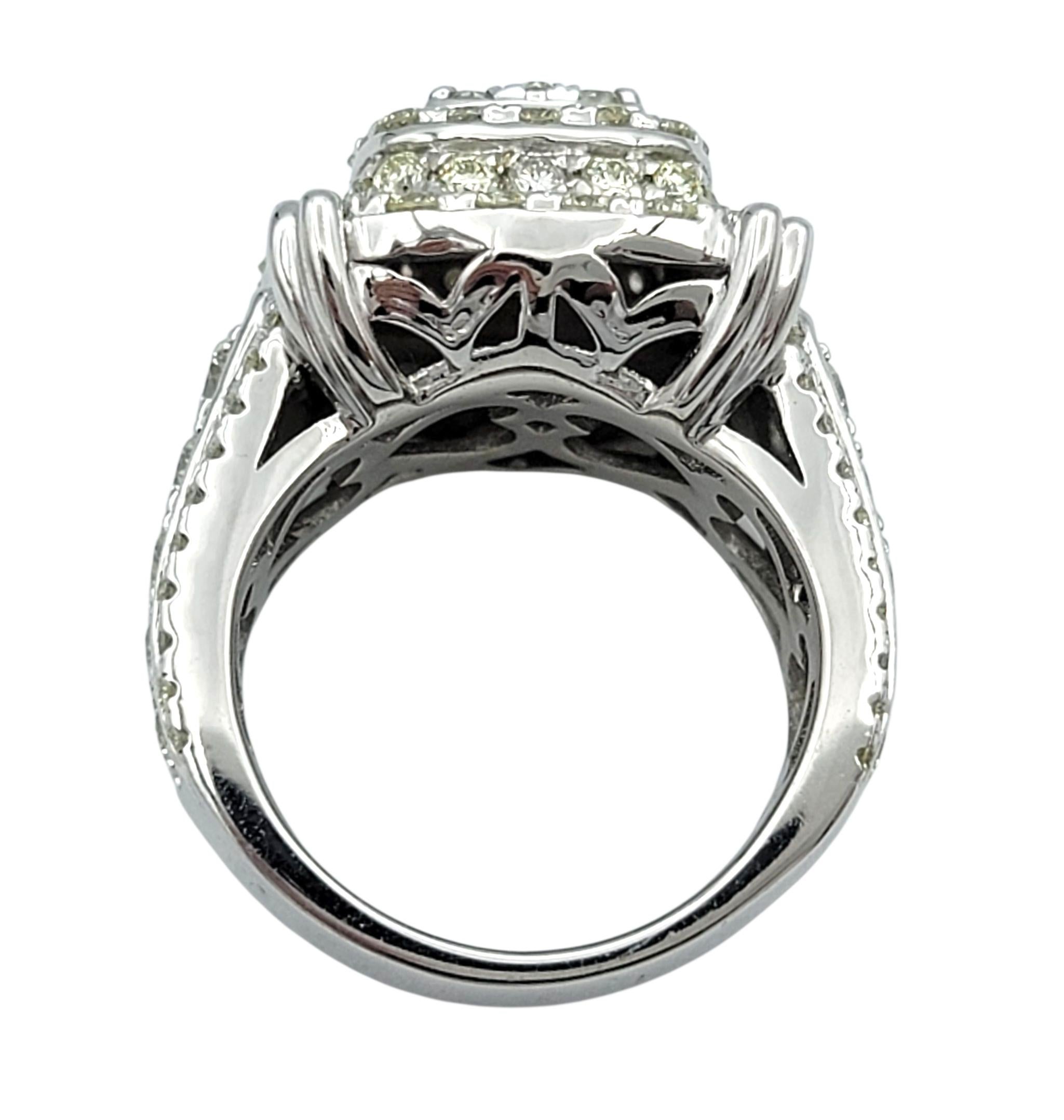 Quadratischer Doppel-Diamant-Halo-Cluster-Cocktailring aus 14 Karat Weißgold Damen im Angebot