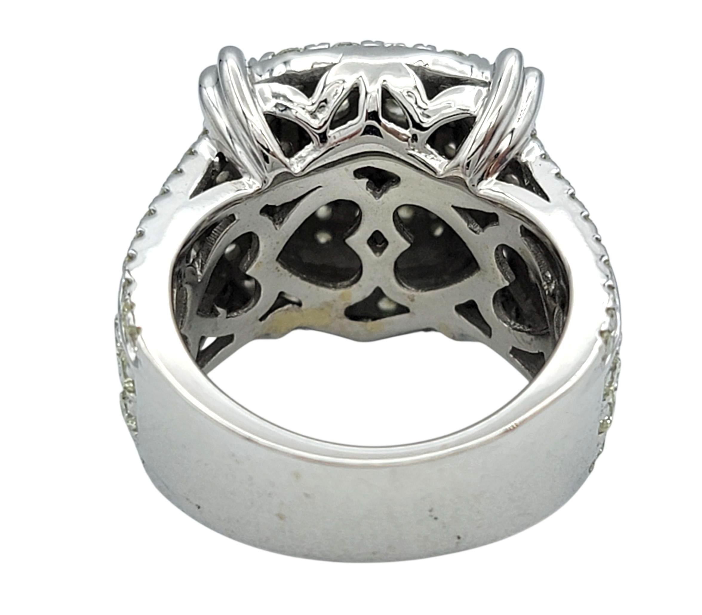 Quadratischer Doppel-Diamant-Halo-Cluster-Cocktailring aus 14 Karat Weißgold im Angebot 1
