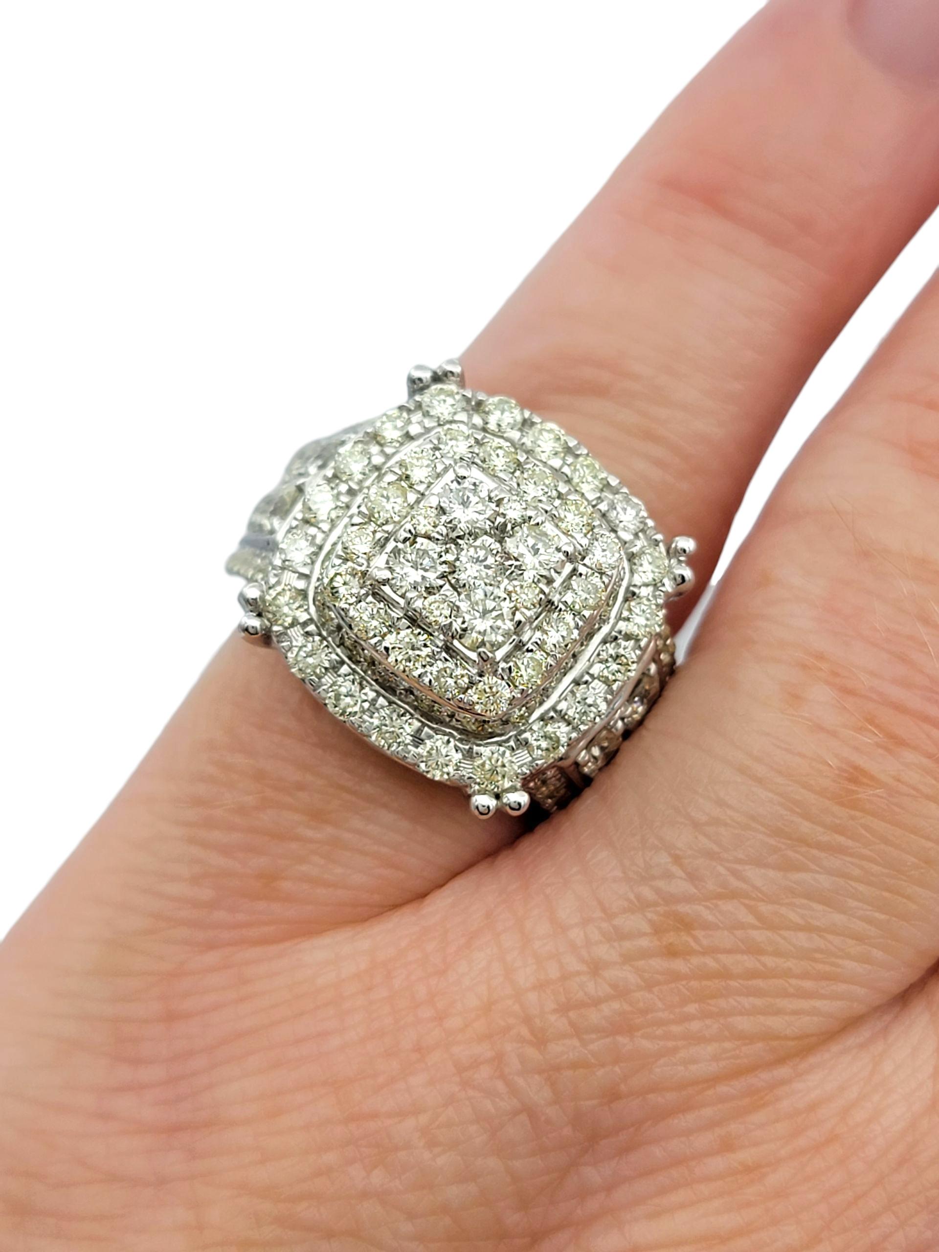 Quadratischer Doppel-Diamant-Halo-Cluster-Cocktailring aus 14 Karat Weißgold im Angebot 2