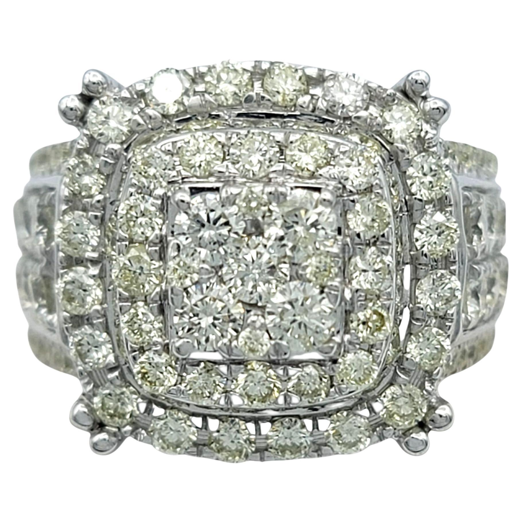 Quadratischer Doppel-Diamant-Halo-Cluster-Cocktailring aus 14 Karat Weißgold im Angebot