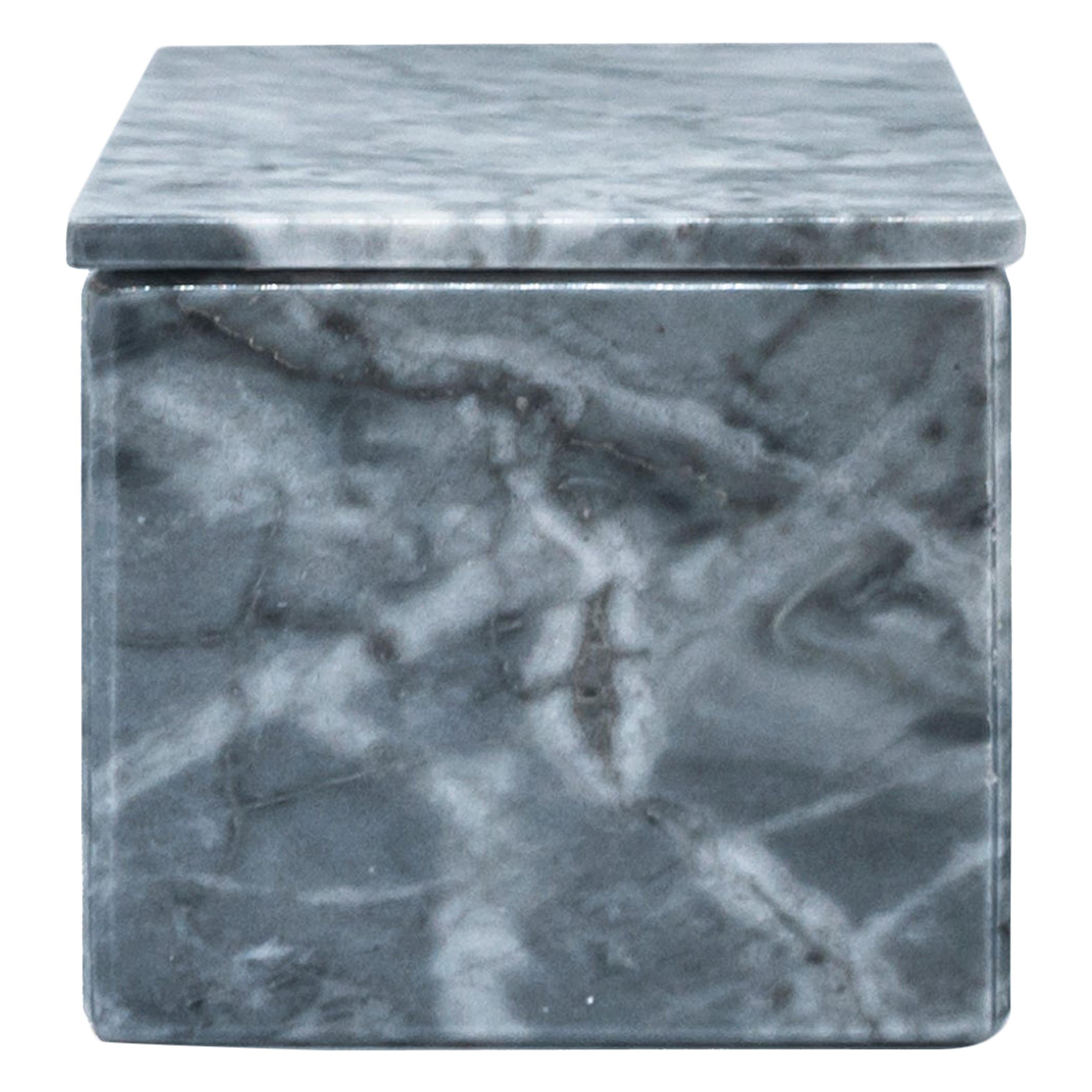 Handgefertigte, quadratische Bardiglio-Marmorschatulle in Grau mit Deckel im Angebot