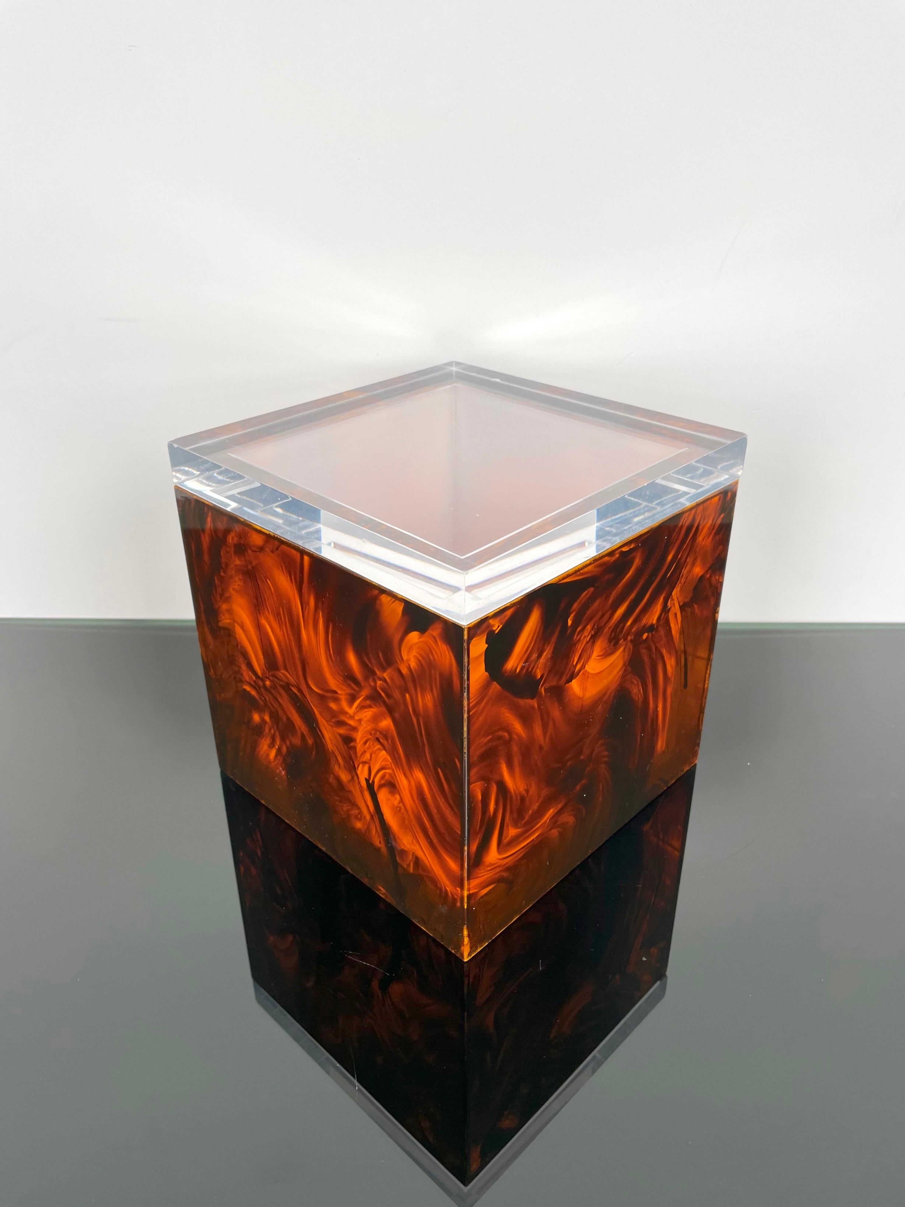Squared Ice Bucket in Tortoise Shell Effect Lucite, Italy, 1970s In Good Condition For Sale In Rome, IT