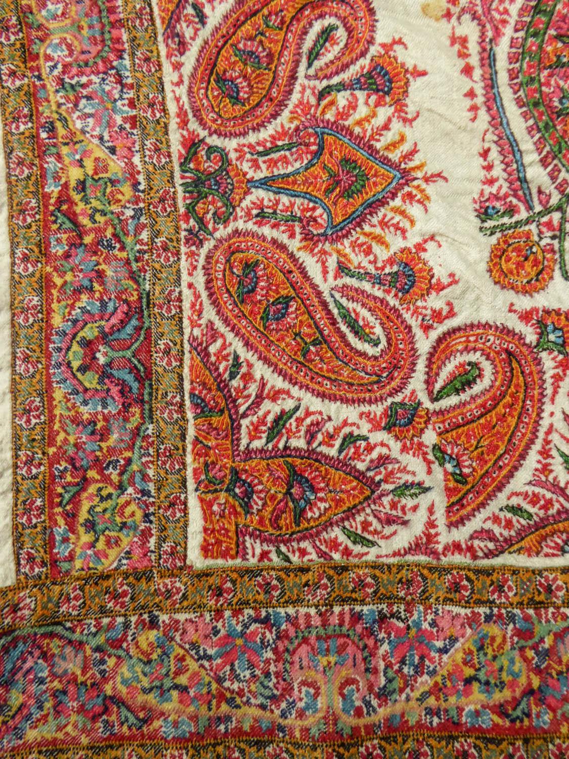 Squared Indian Embroidered Kashmir Shawl Circa 1870 In Fair Condition In Toulon, FR