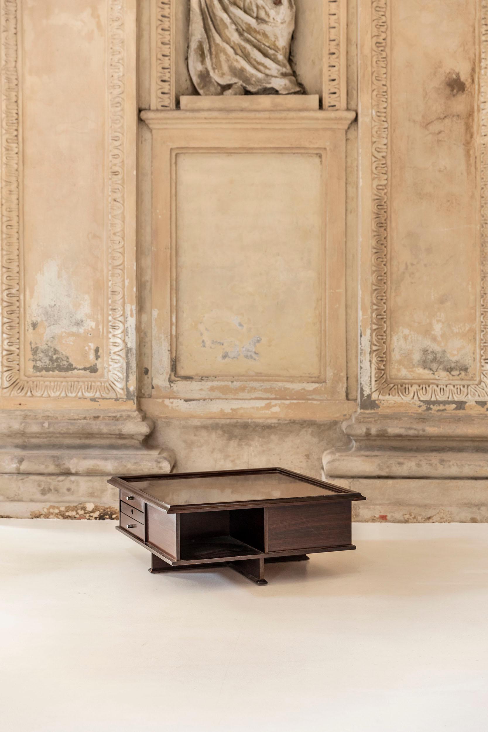 Mid-Century Modern Table basse italienne carrée du milieu du siècle dernier en vente