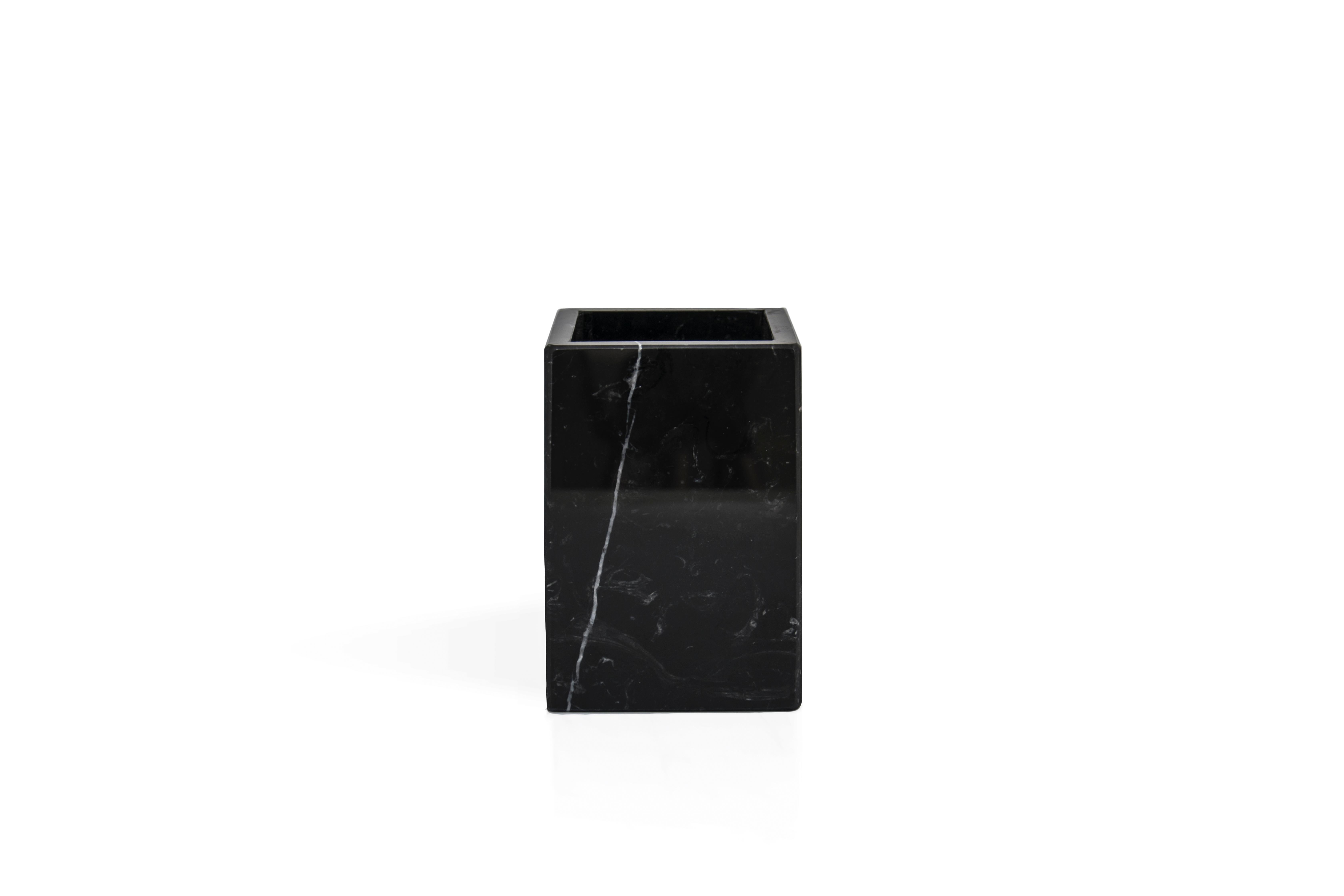Hand-Crafted Handmade Squared Set for Bathroom in Black Marquina Marble For Sale