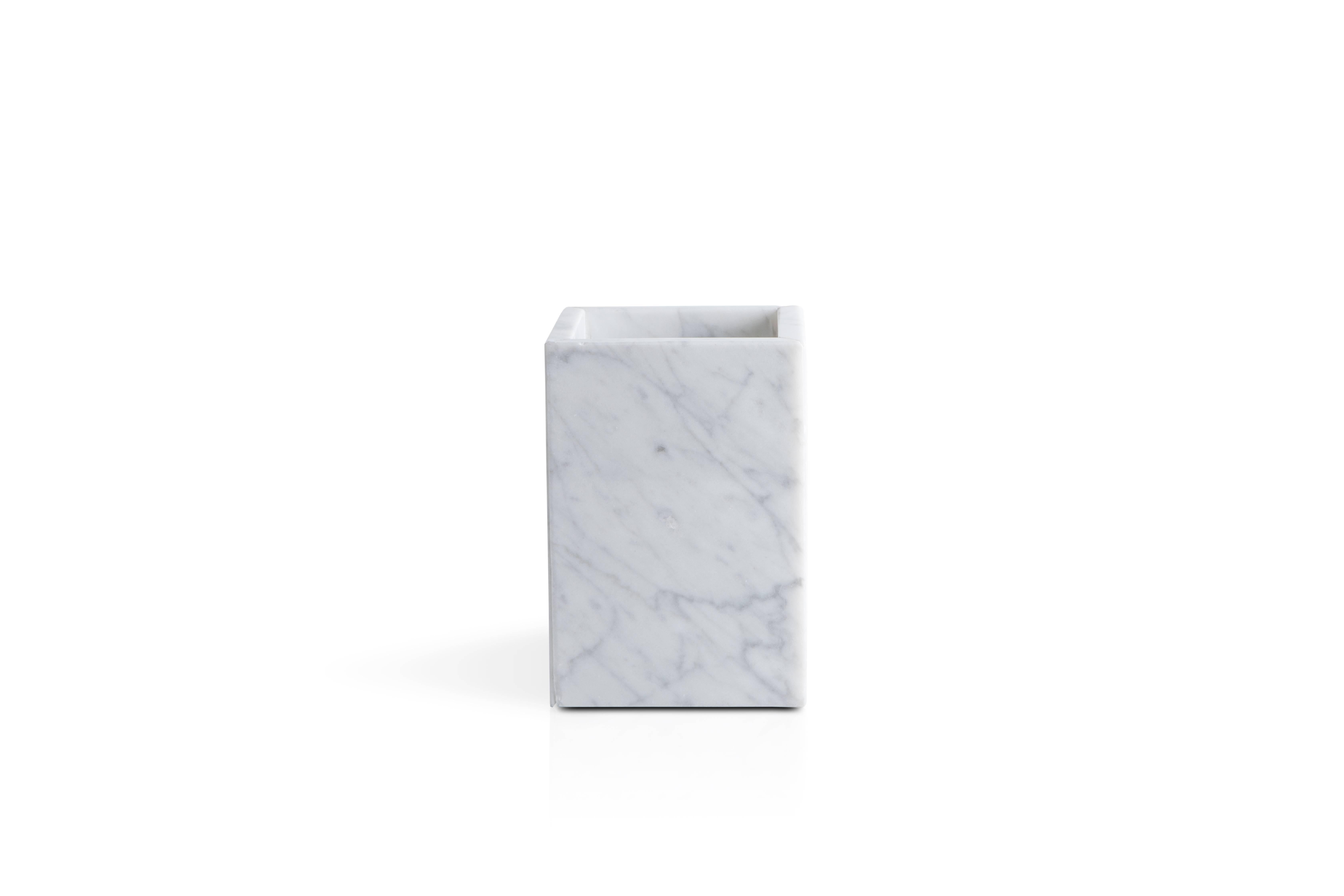 Italian Handmade Squared Set for Bathroom in White Carrara Marble For Sale