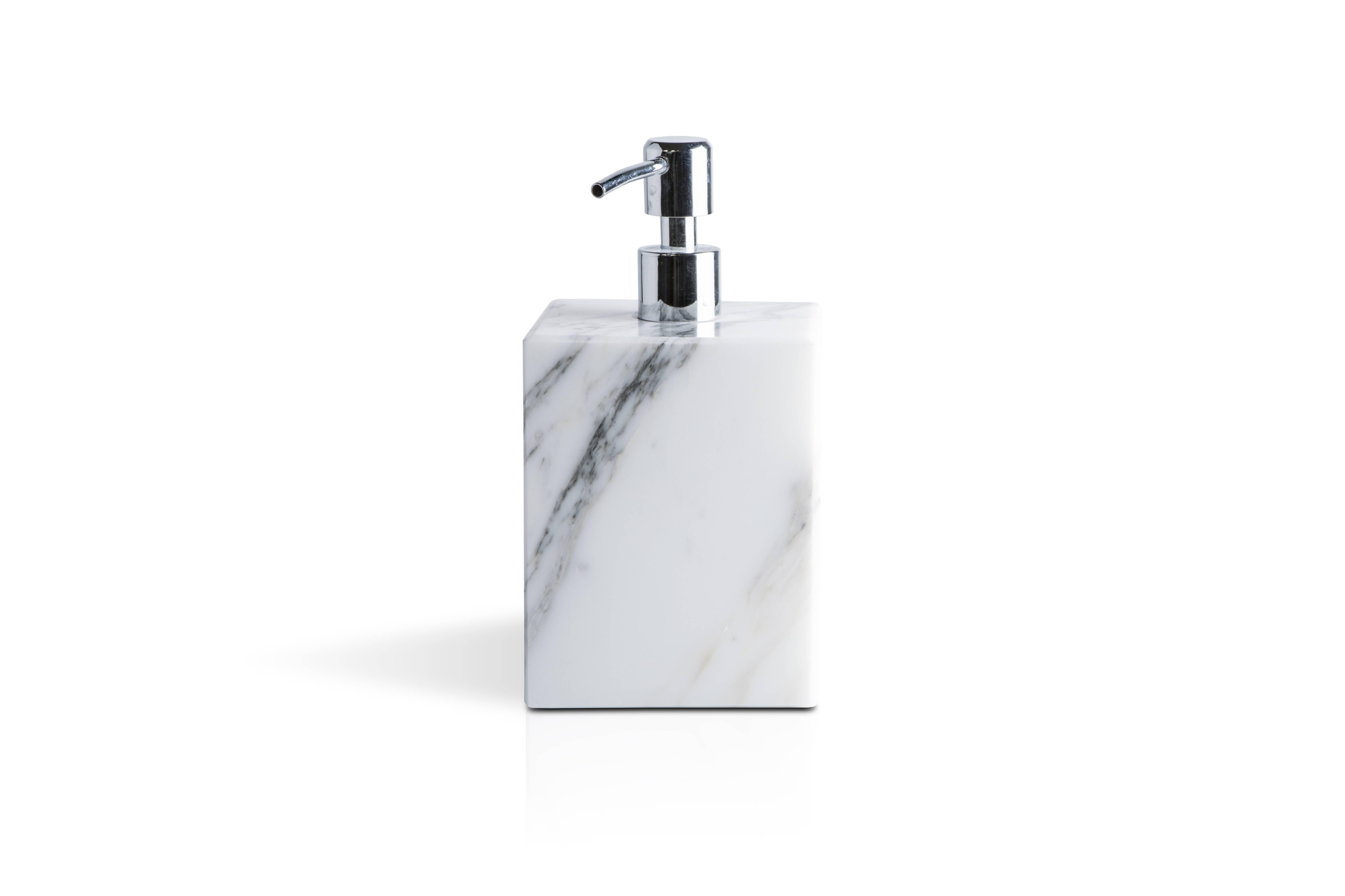 Hand-Crafted Handmade Squared Set for Bathroom in White Carrara Marble For Sale