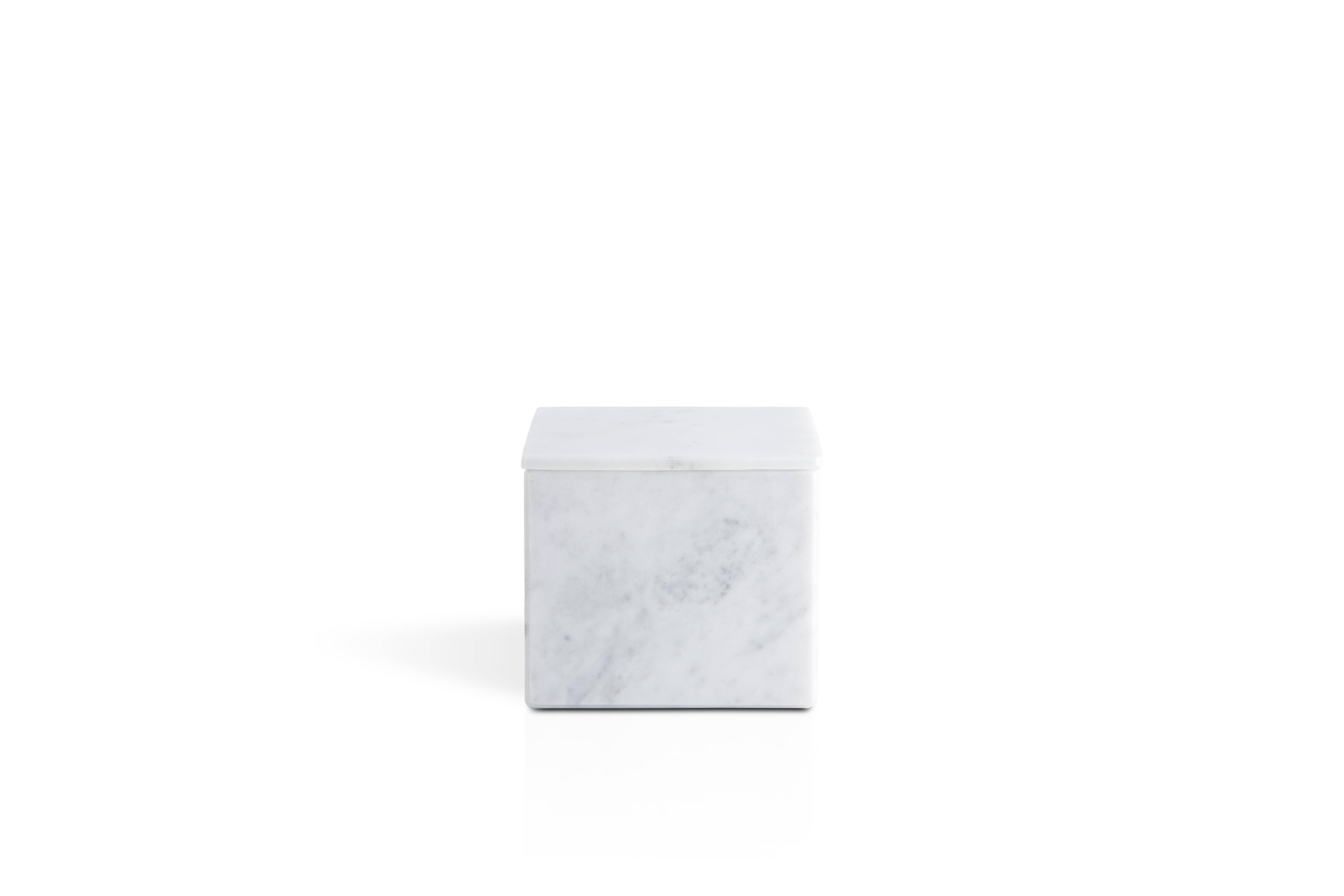 Contemporary Handmade Squared Set for Bathroom in White Carrara Marble For Sale