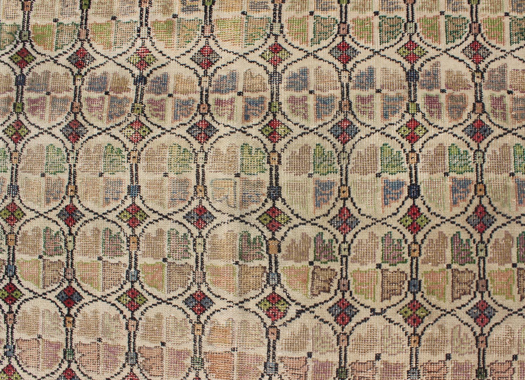 Tapis carré de taille moderne du milieu du siècle dernier avec motif circulaire dans une variété de couleurs en vente 5
