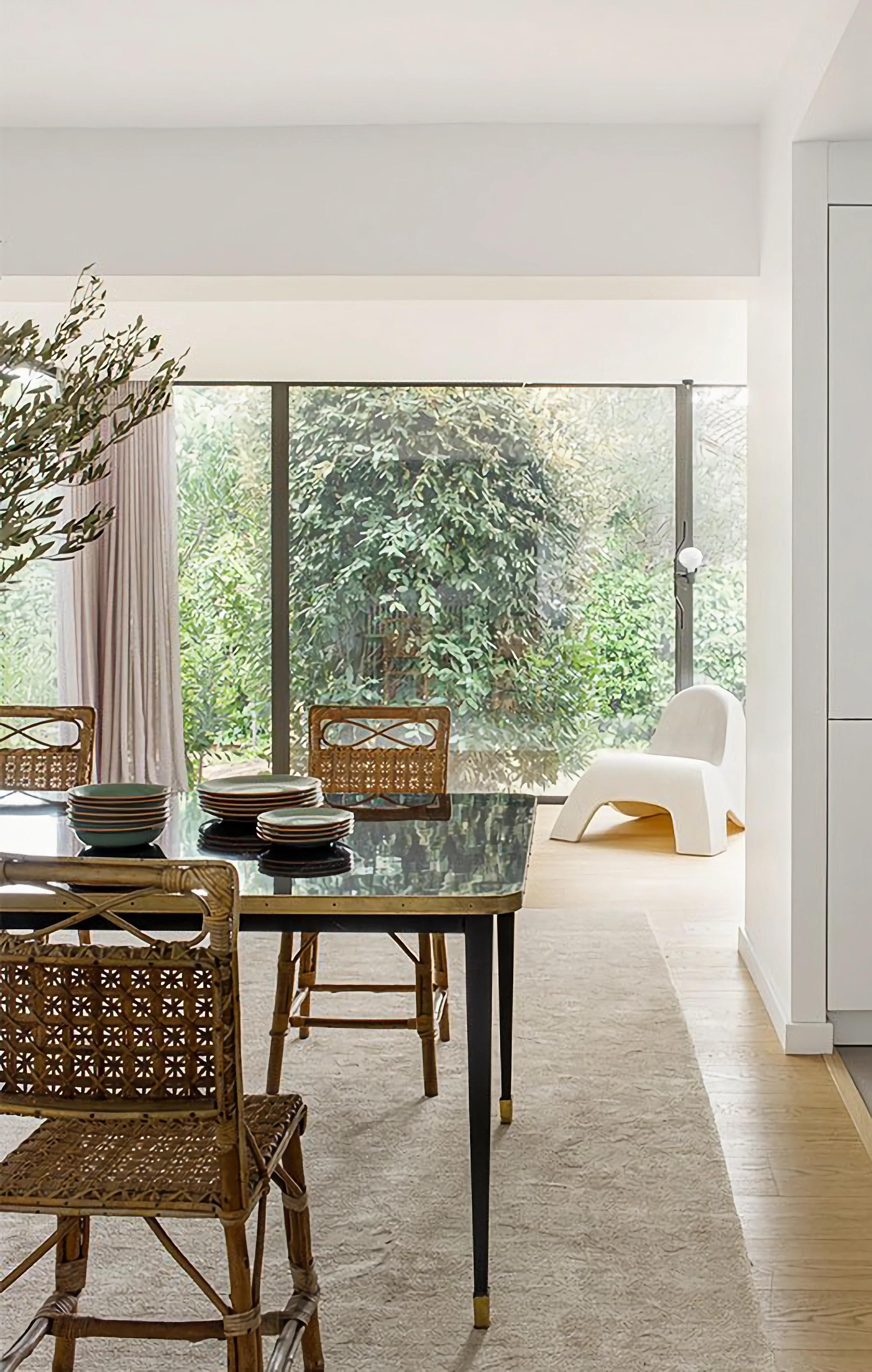 Table de salle à manger carrée, plateau brillant, laiton, pieds coniques noirs, bourgogne - M en vente 4