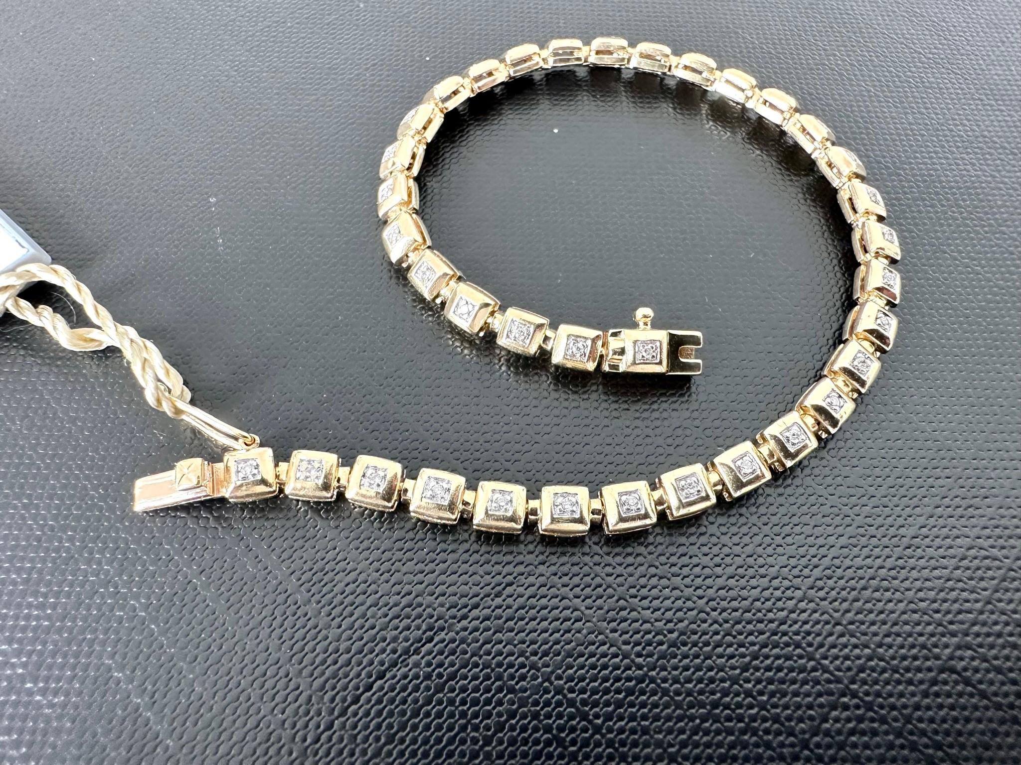 Squared Tennis 18 karat Gold French Bracelet with Diamonds In Good Condition For Sale In Esch-Sur-Alzette, LU