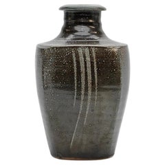 Quadratische Vase von Phil Rogers, einem bekannten walisischen Töpfer