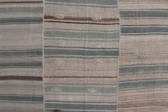 Quadratischer türkischer Vintage-Teppich aus getäfeltem Kelim in gedämpften Farben in gedämpften Farben 14'0" X14'2"