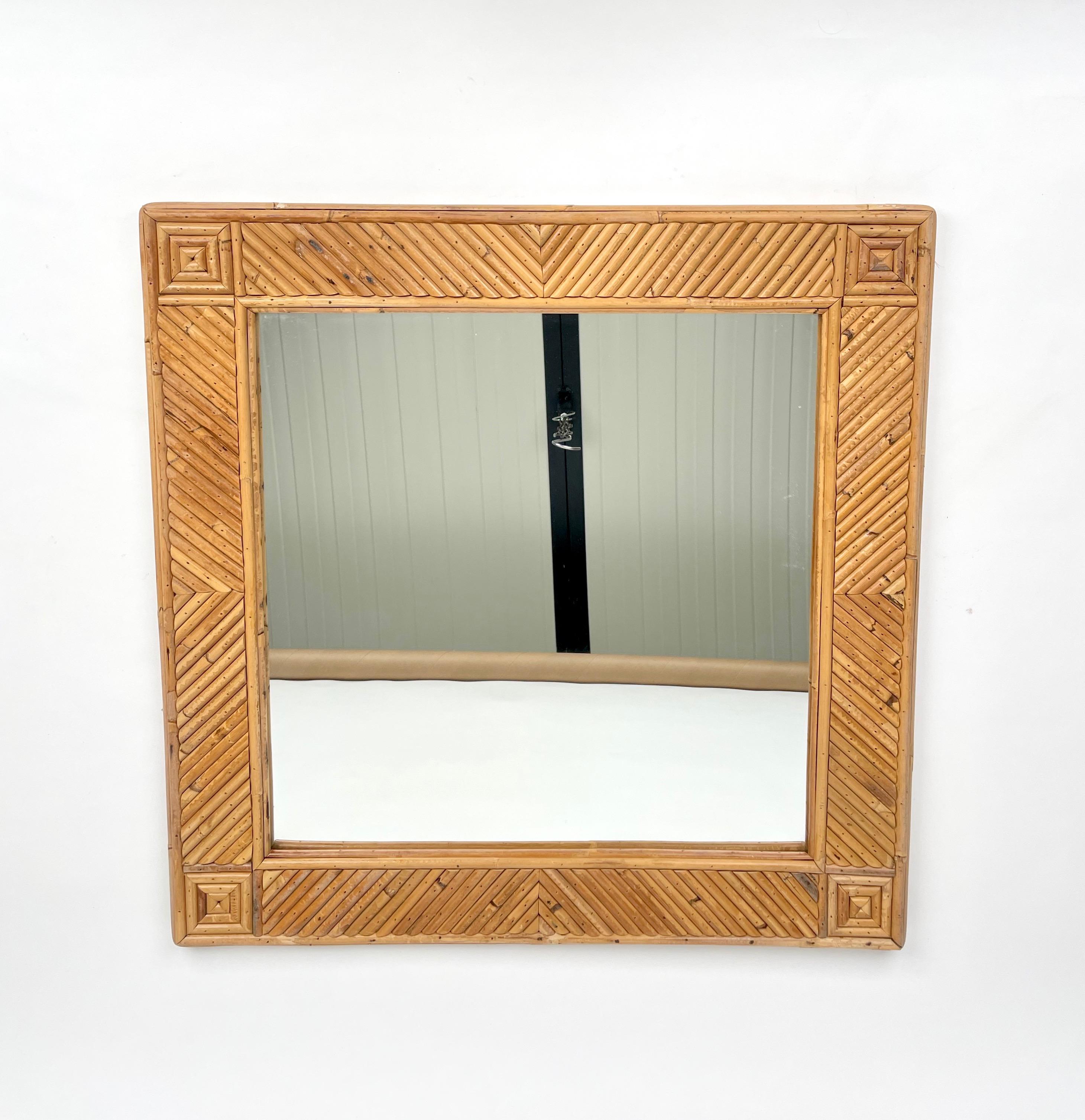 Squared wall mirror in rattan and bamboo attributed to Vivai Del Sud. 

Made in Italy in the 1970s

Vivai Del Sud was a renowned brand in Roma in the 1960s and 1970s, inspired by Gabriella Crespi, bringing the mediteranean bamboo and rattan