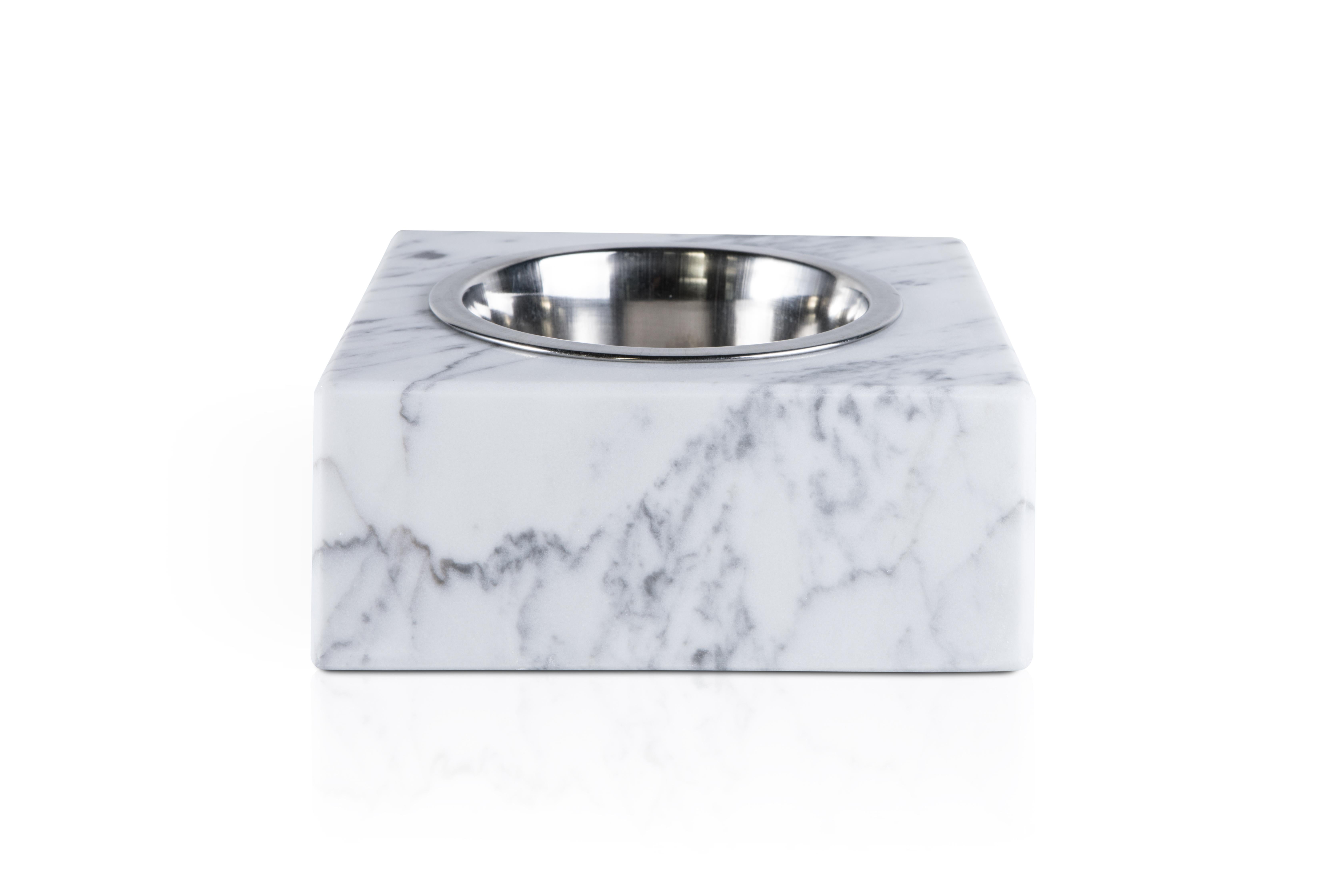 Squared white Carrara marble bowl for cats and dogs with removable stainless steel bowl, made in Italy, Carrara. Size medium.
Each piece is in a way unique (every marble block is different in veins and shades) and handmade by Italian artisans