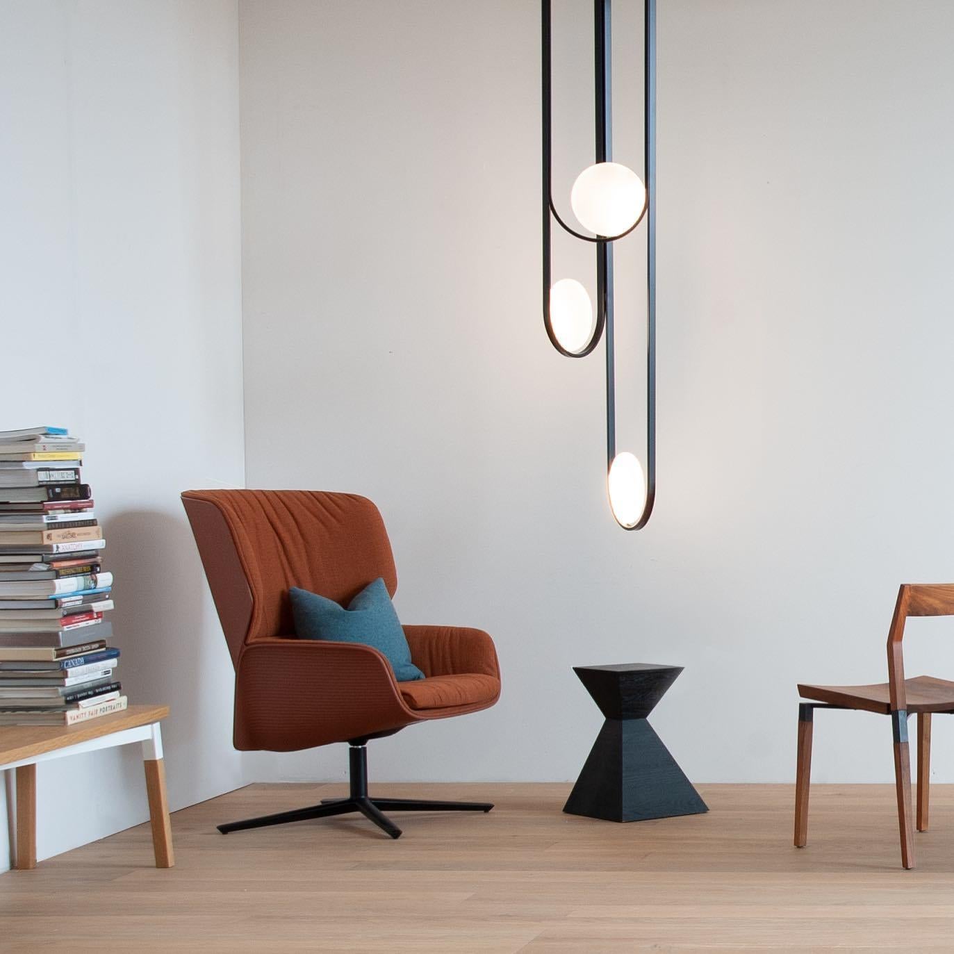 Taburete contemporáneo de madera maciza Squaretown by Hollis & Morris Moderno en venta